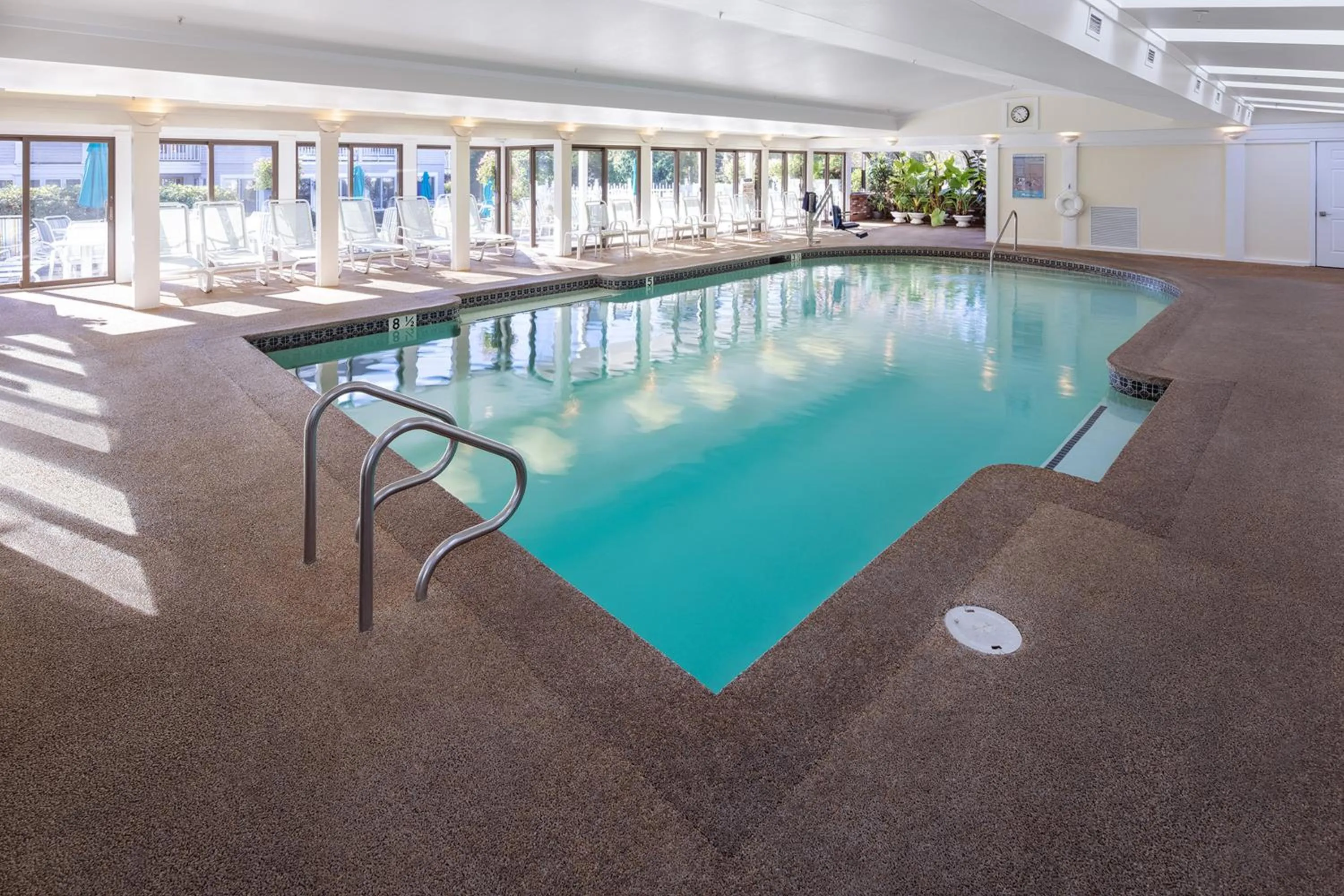 Swimming pool in Meadowmere Resort