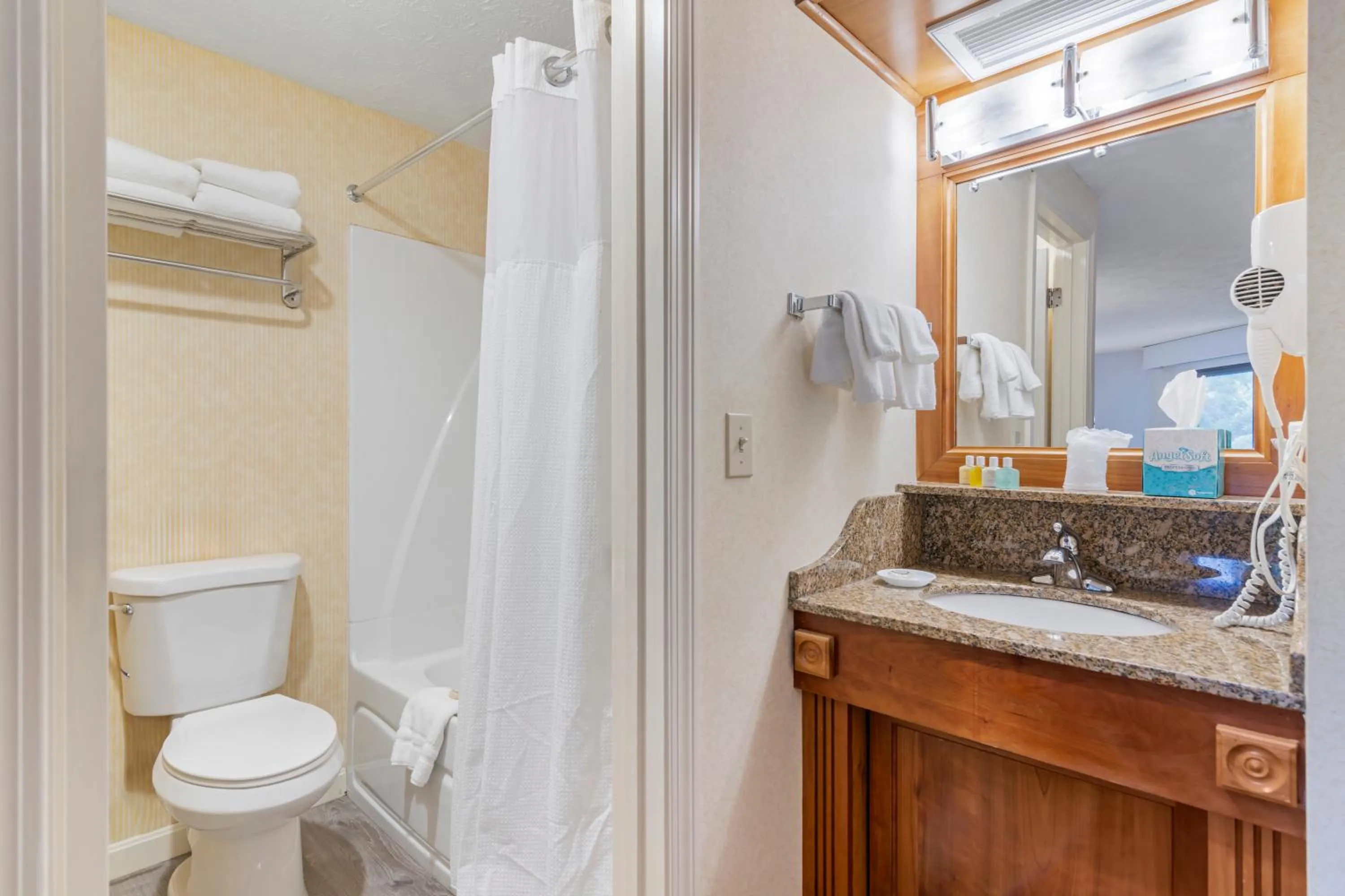 Bathroom in Meadowmere Resort