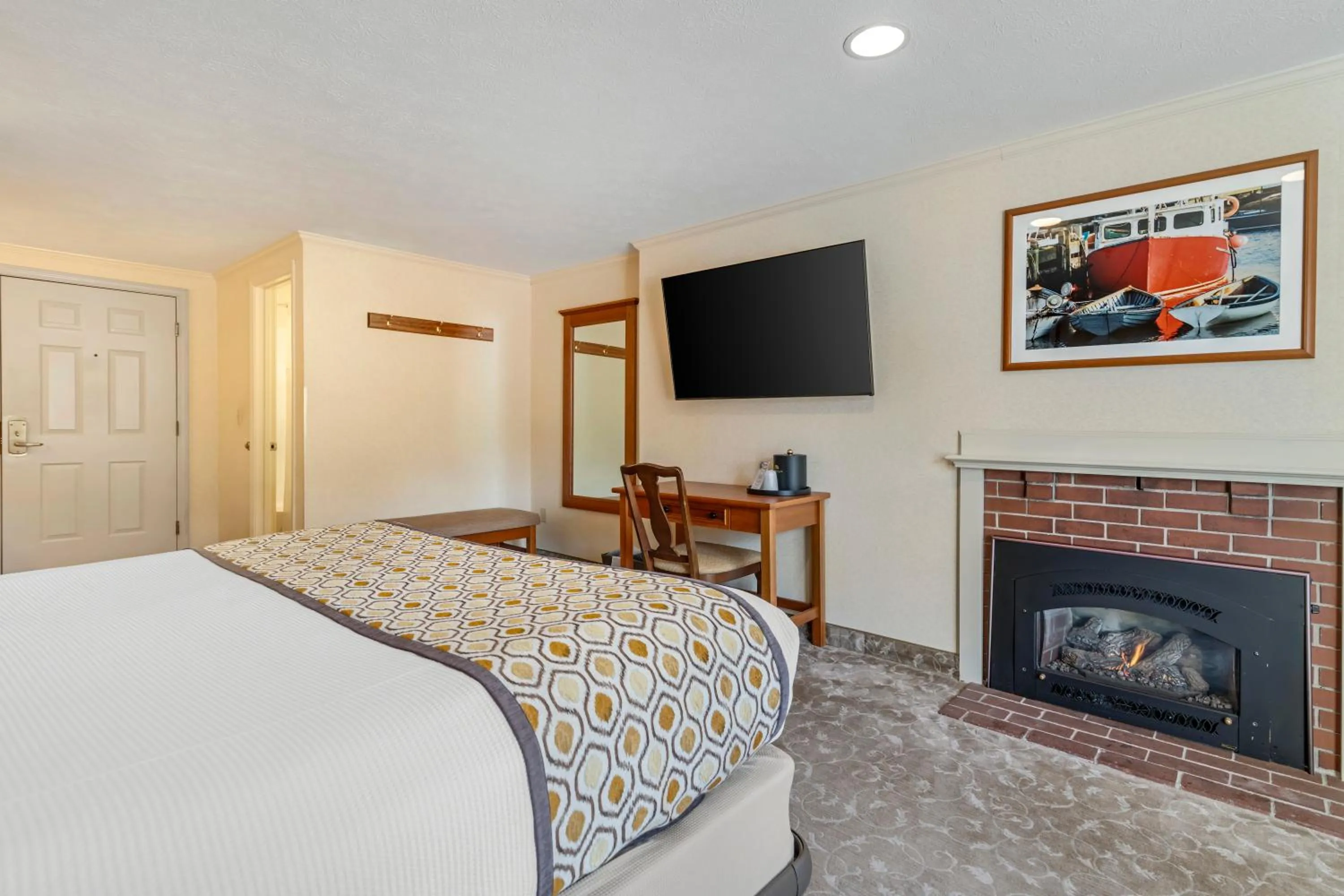 King Room with Fireplace in Meadowmere Resort