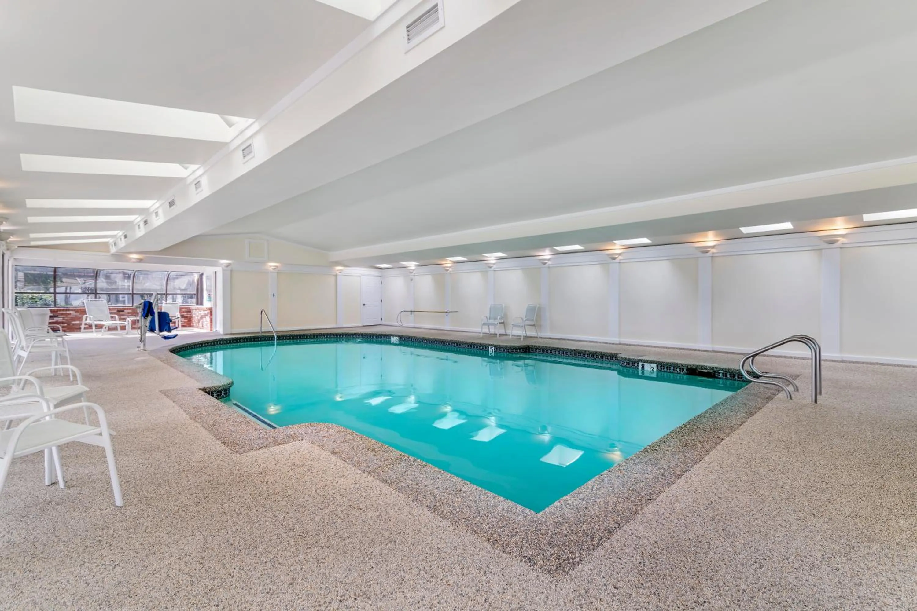 Pool view in Meadowmere Resort