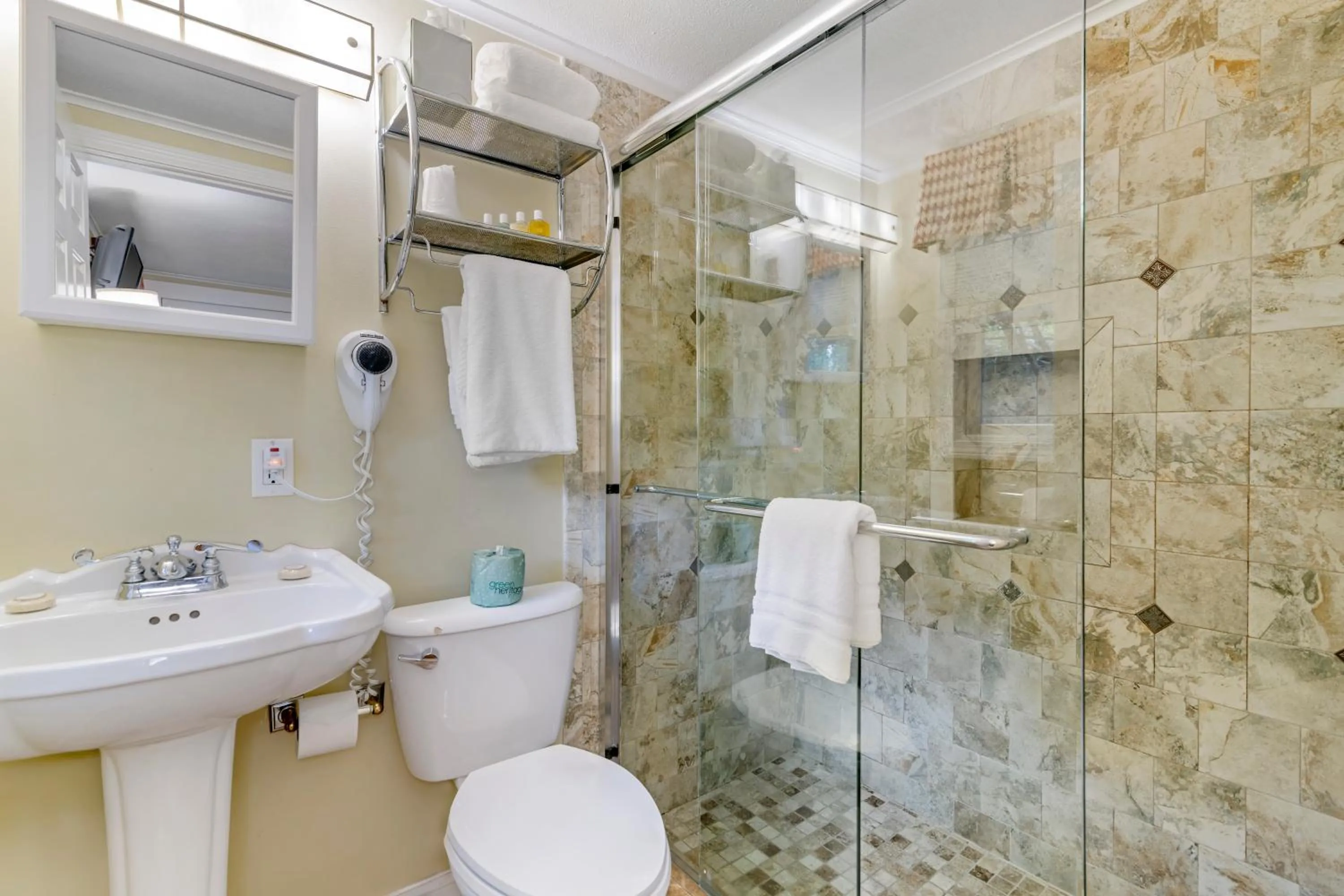 Shower in Meadowmere Resort