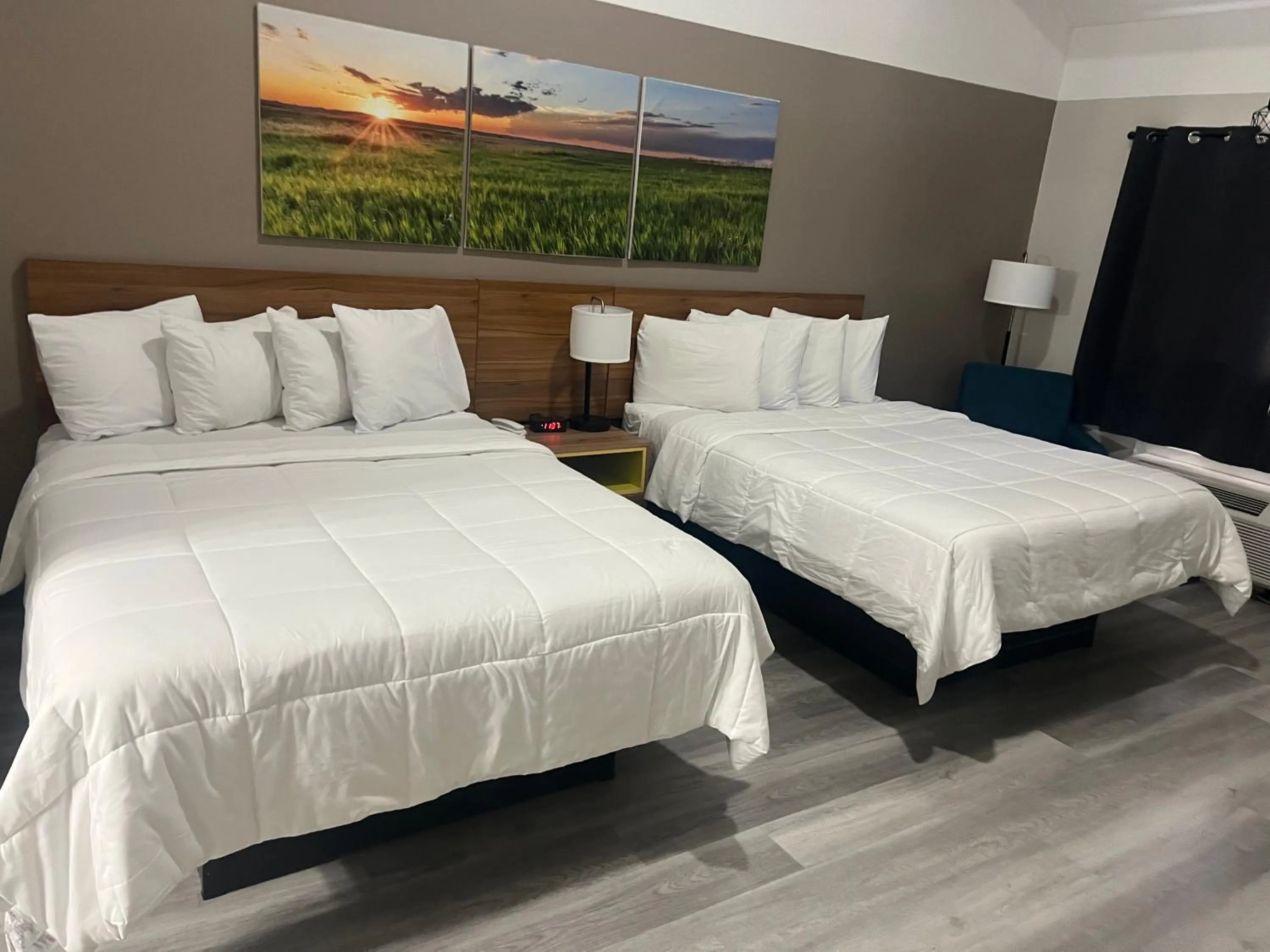 Captain's Lodge Motel