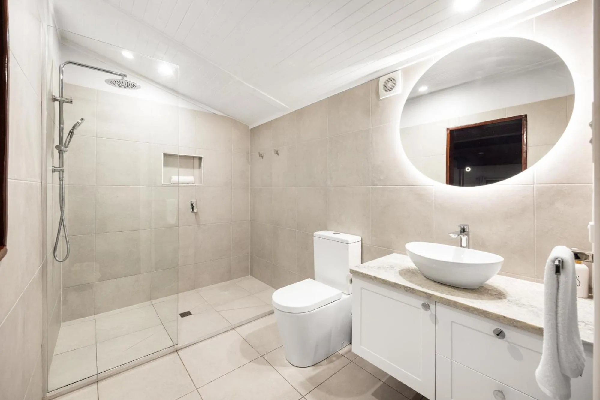 Bathroom in Hunchy Hideaway