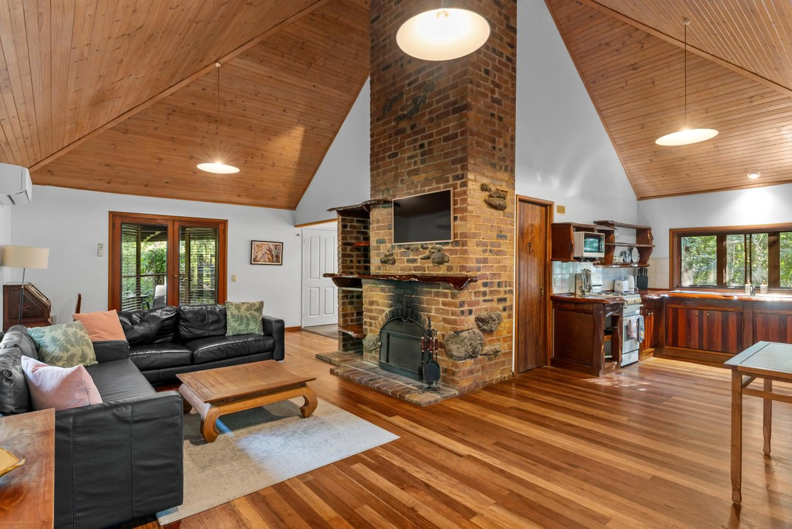 TV and multimedia in Hunchy Hideaway