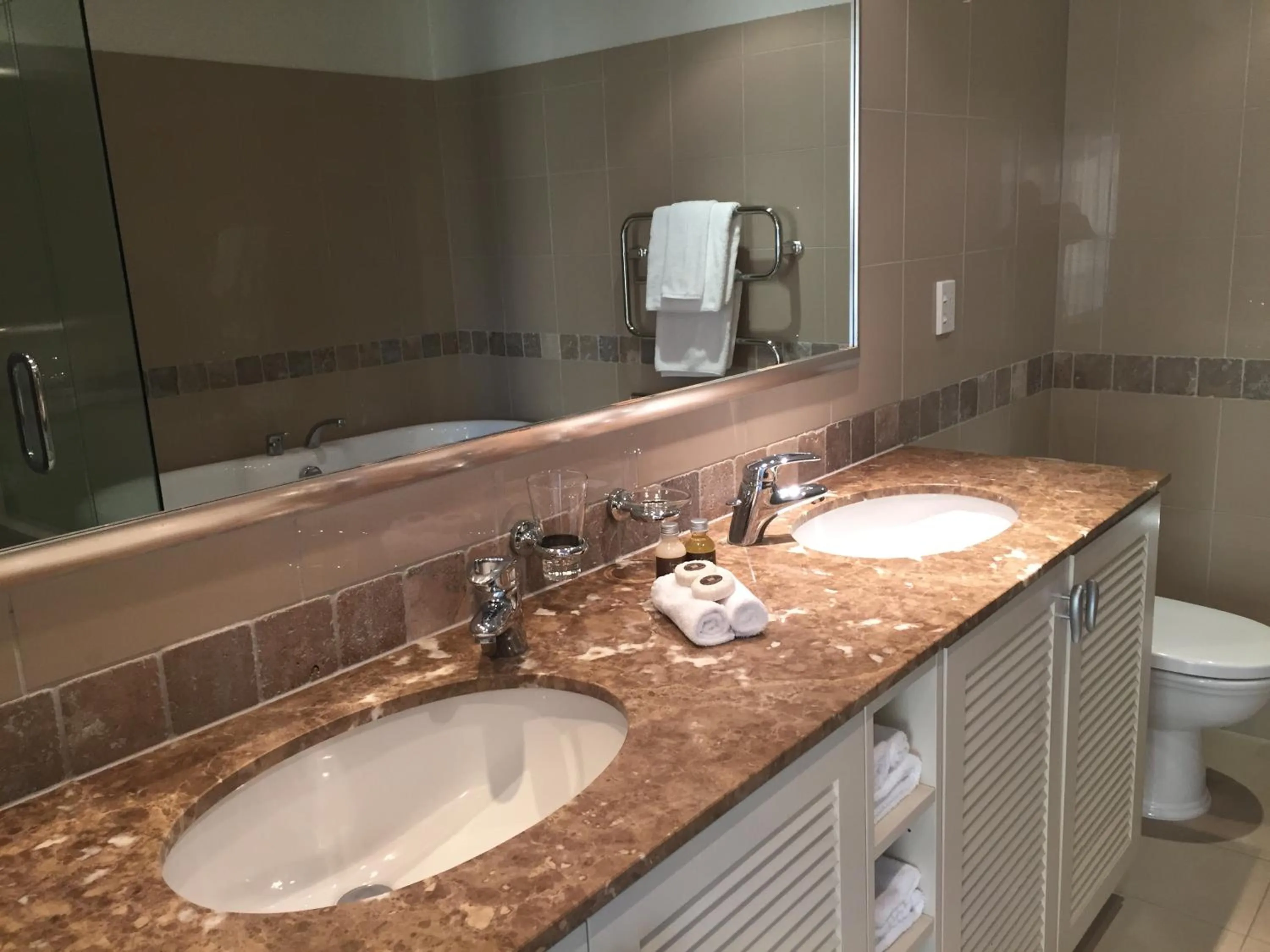 Bathroom in Auckland Waterfront Serviced Apartments on Prince's Wharf