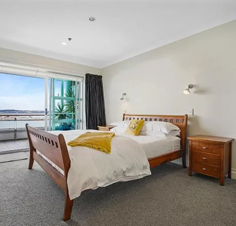 Bed in Auckland Waterfront Serviced Apartments on Prince's Wharf