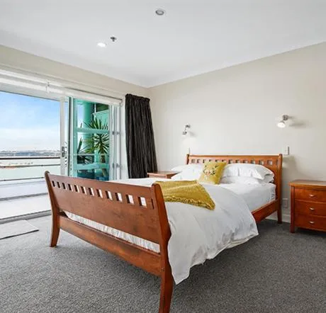Bed in Auckland Waterfront Serviced Apartments on Prince's Wharf