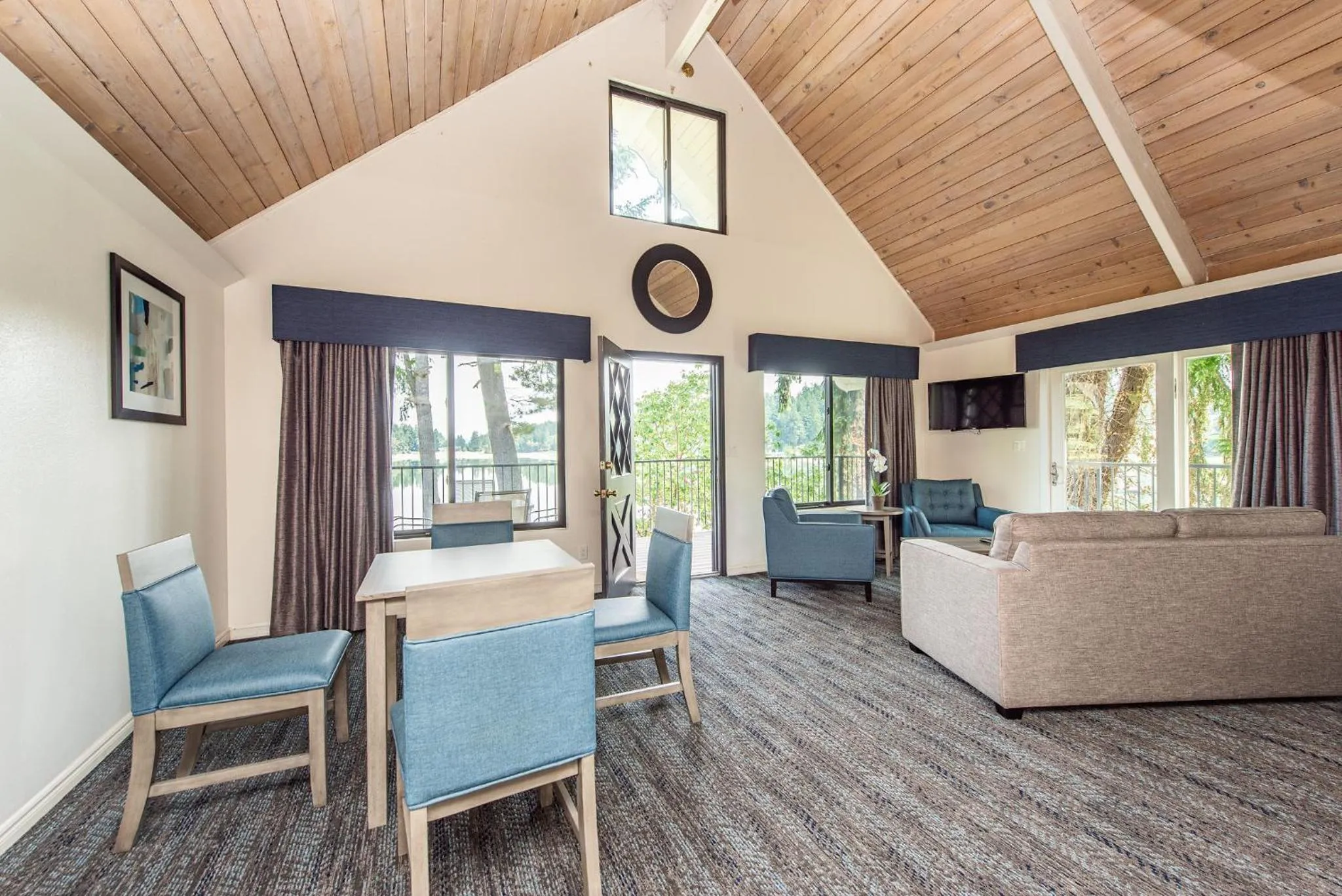 Oyster Bay Inn & Suites