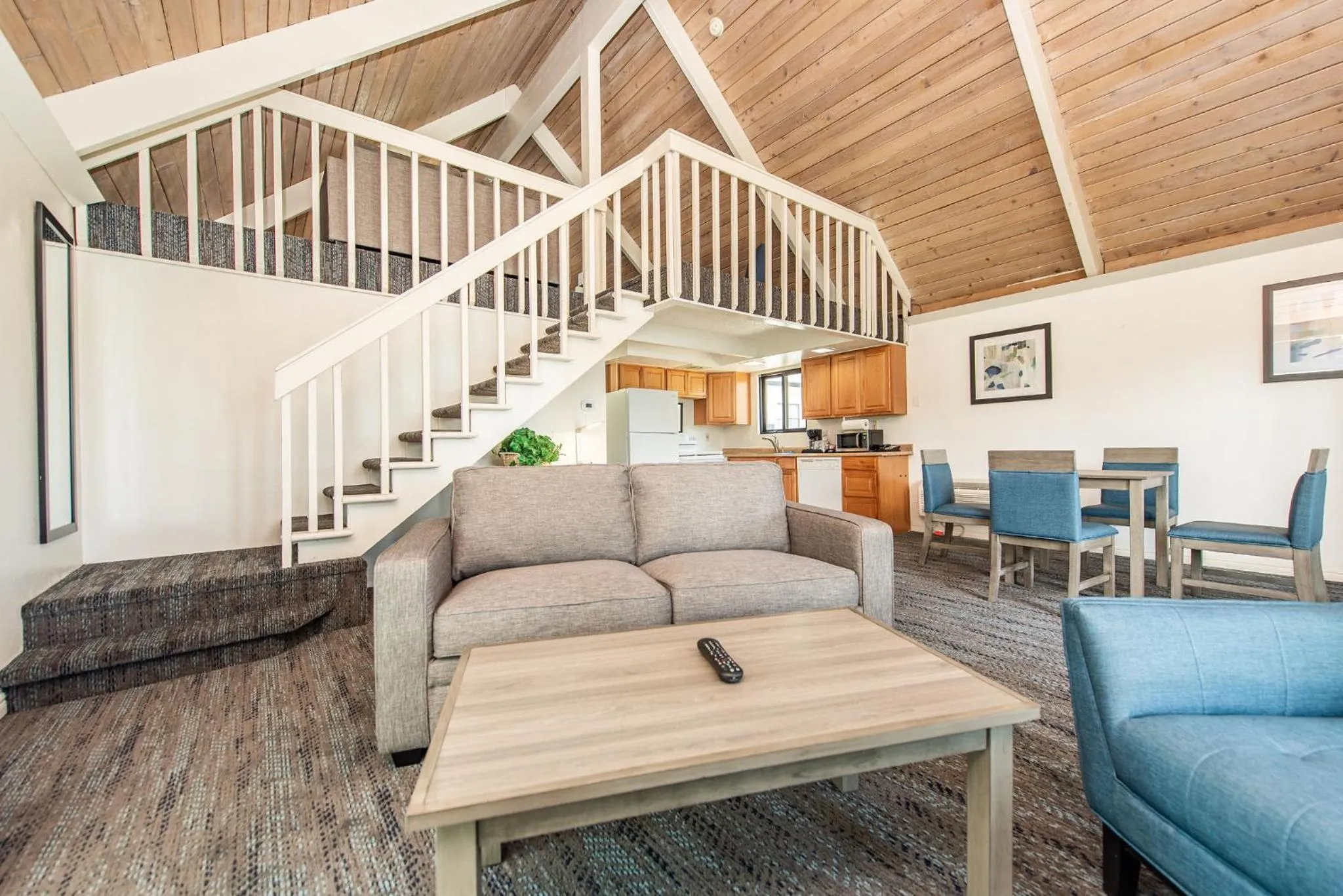 Oyster Bay Inn & Suites