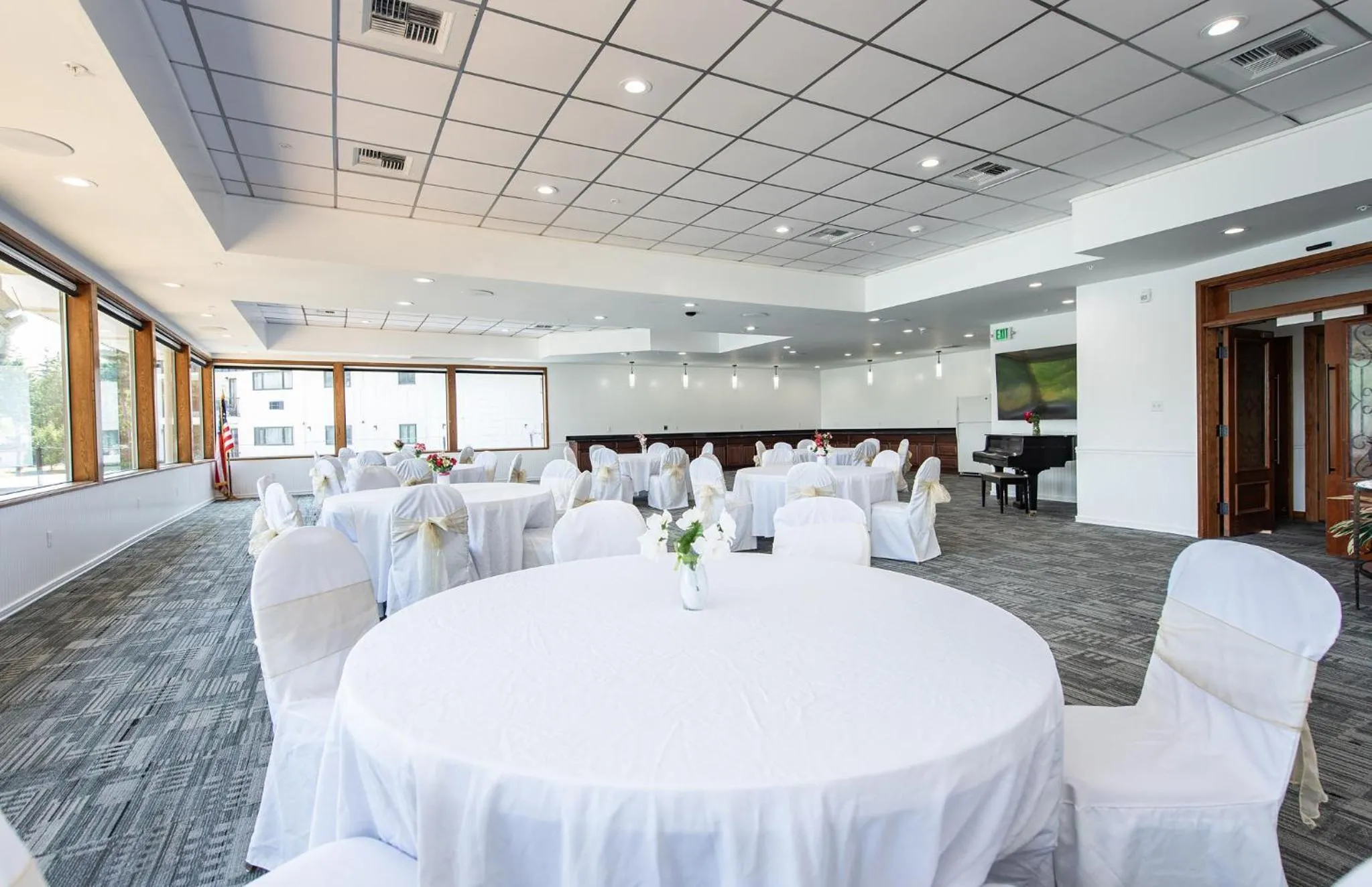 Oyster Bay Inn & Suites