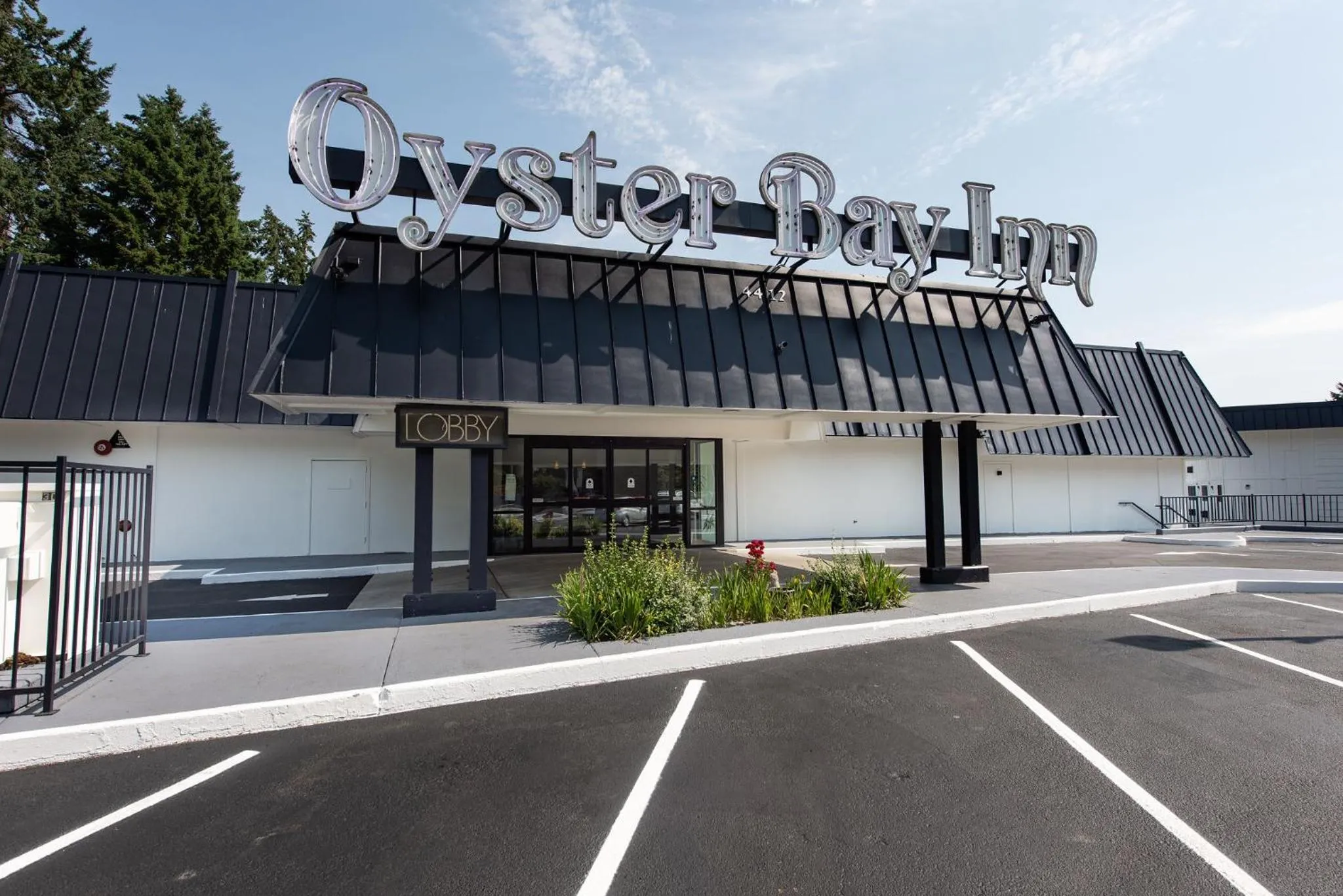 Oyster Bay Inn & Suites