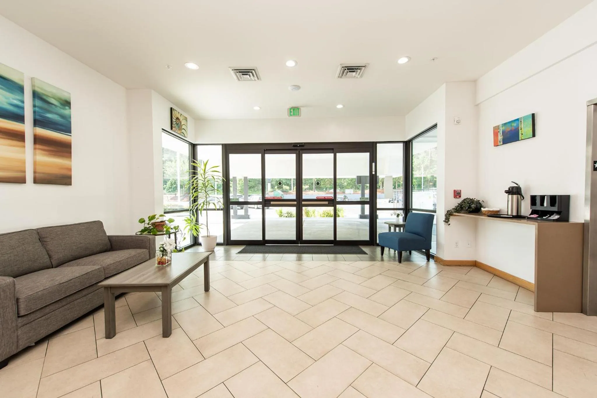 Oyster Bay Inn & Suites