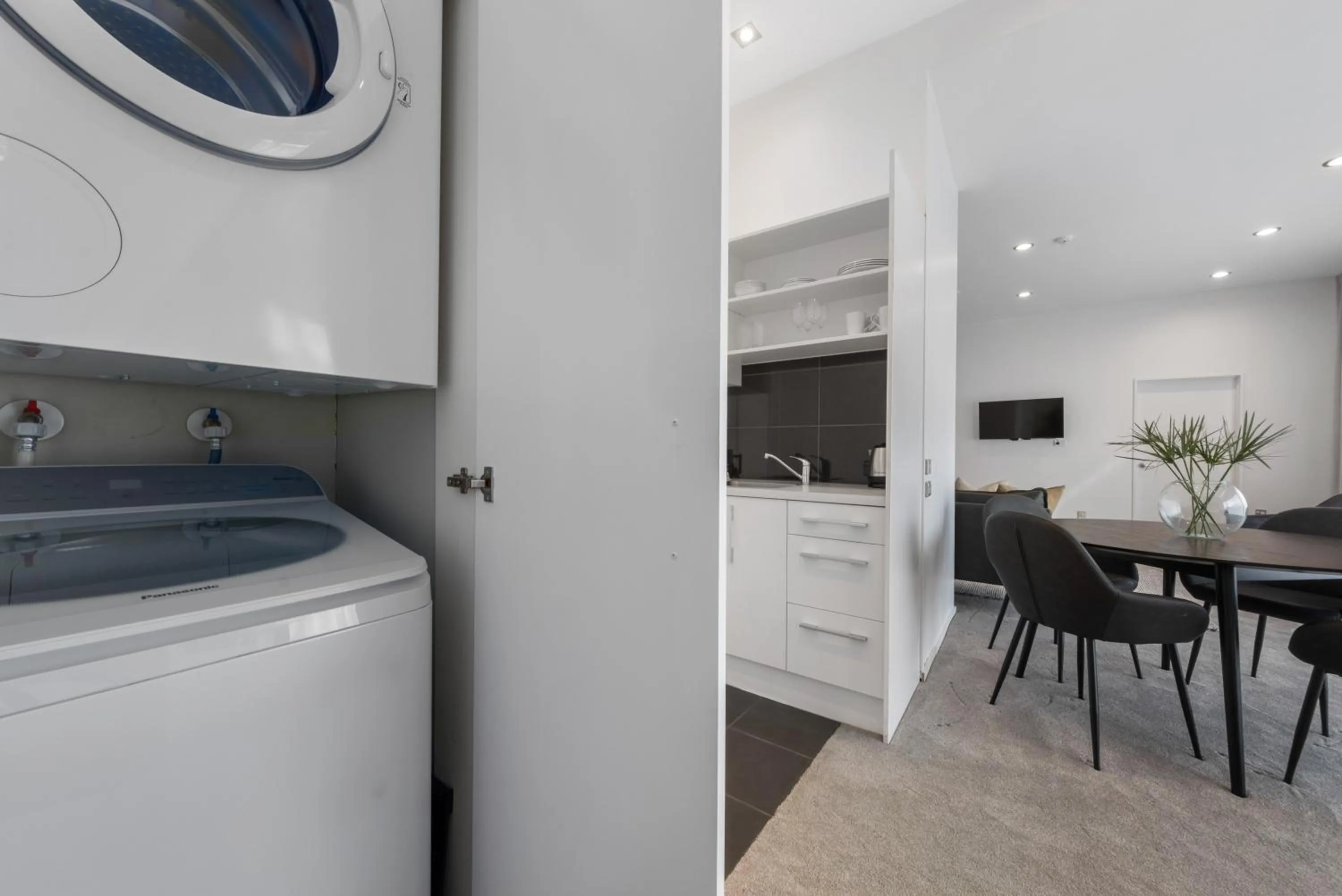 washing machine in Southwark Hotel & Apartments