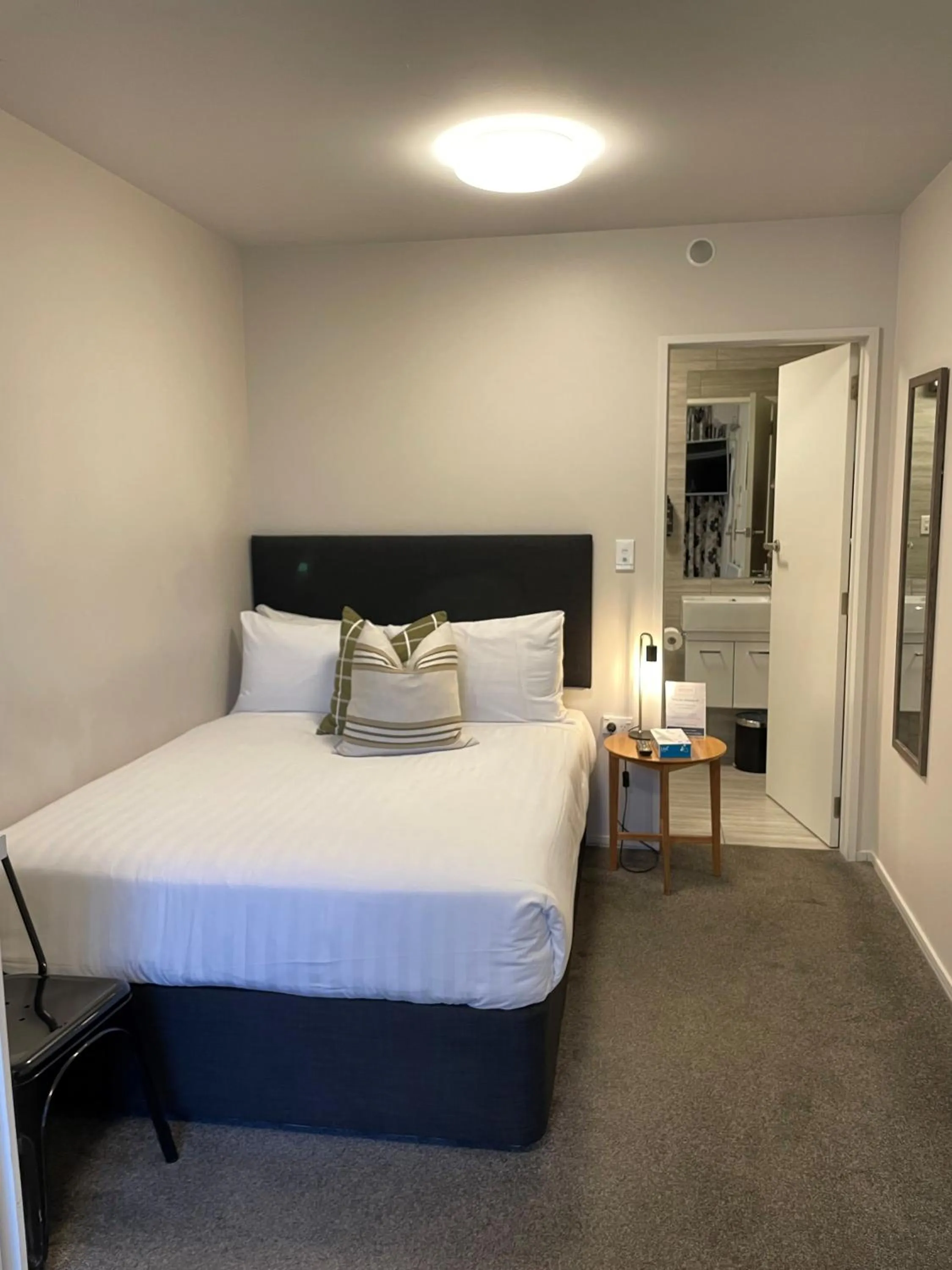 Bed in Southwark Hotel & Apartments