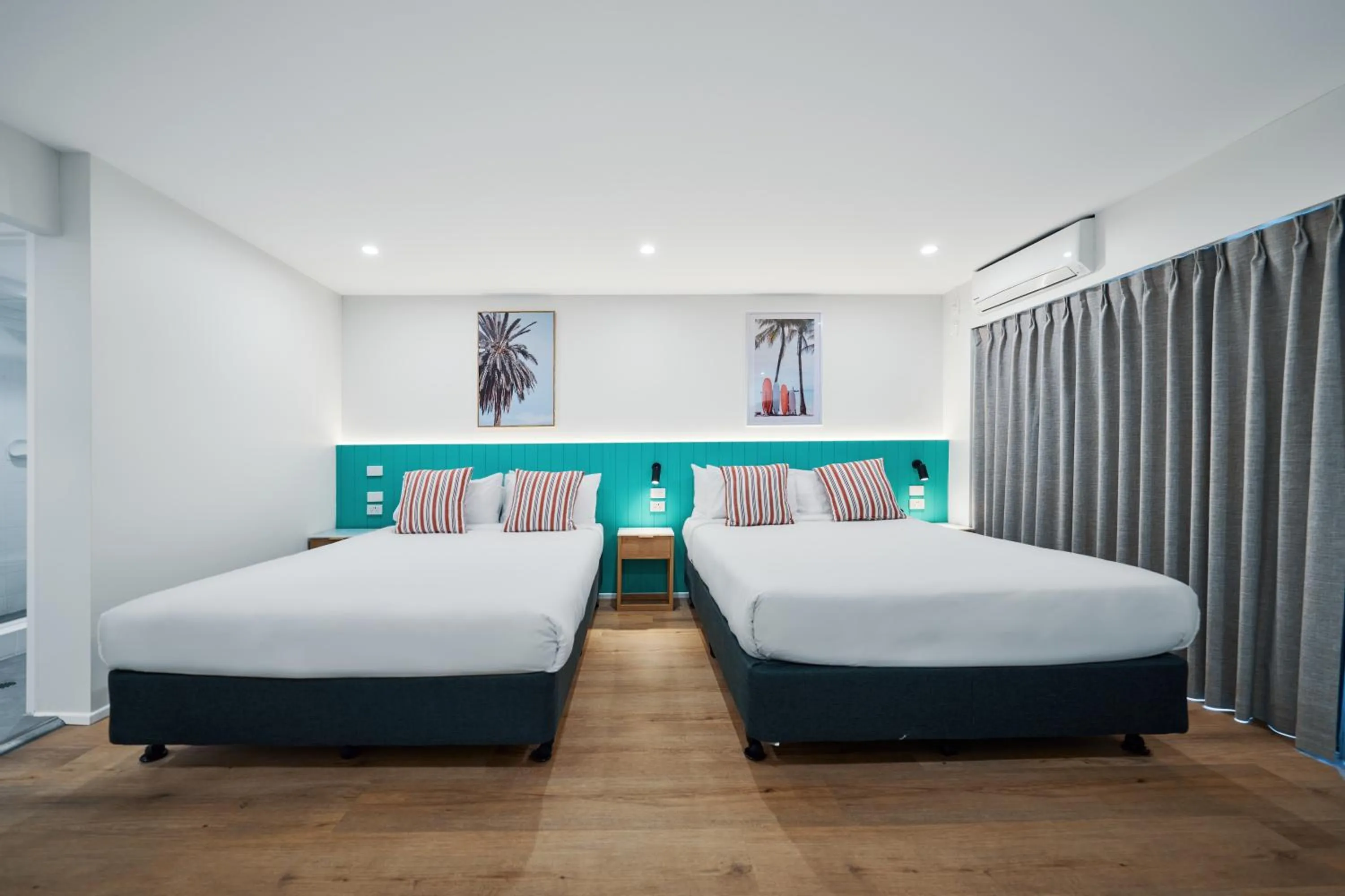 Bedroom, Bed in Red Star Palm Beach