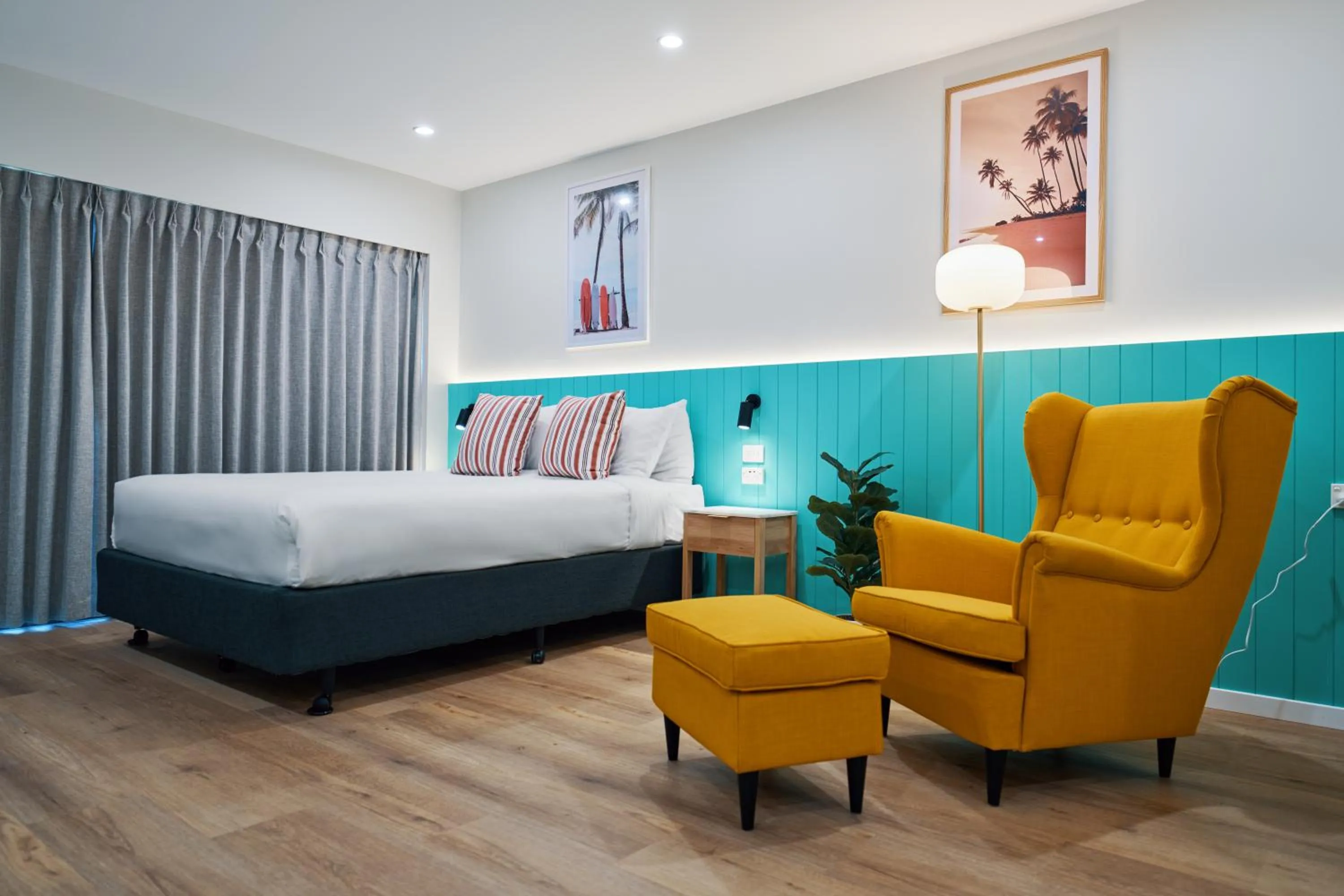 Bedroom, Bed in Red Star Palm Beach