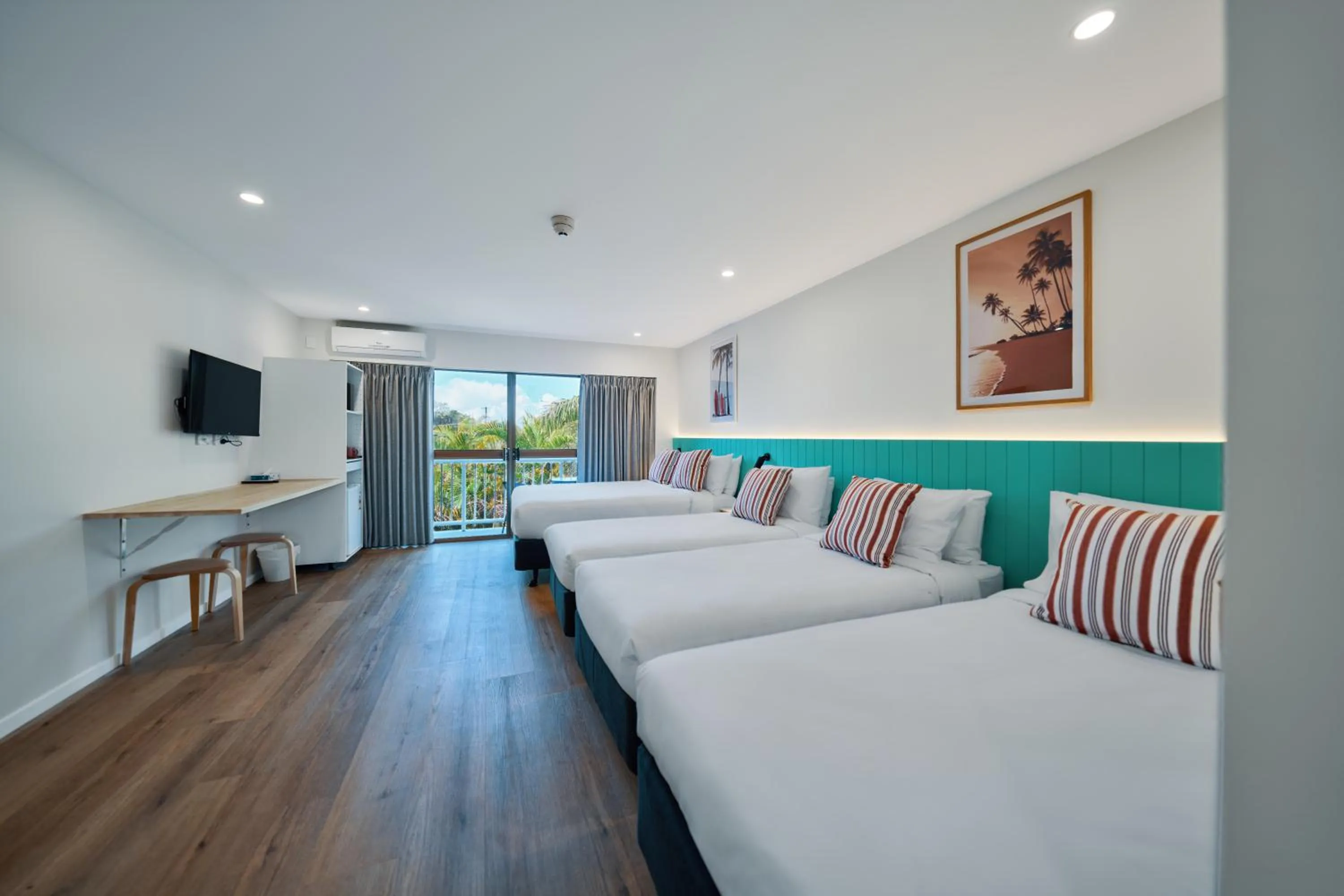 Photo of the whole room, Bed in Red Star Palm Beach