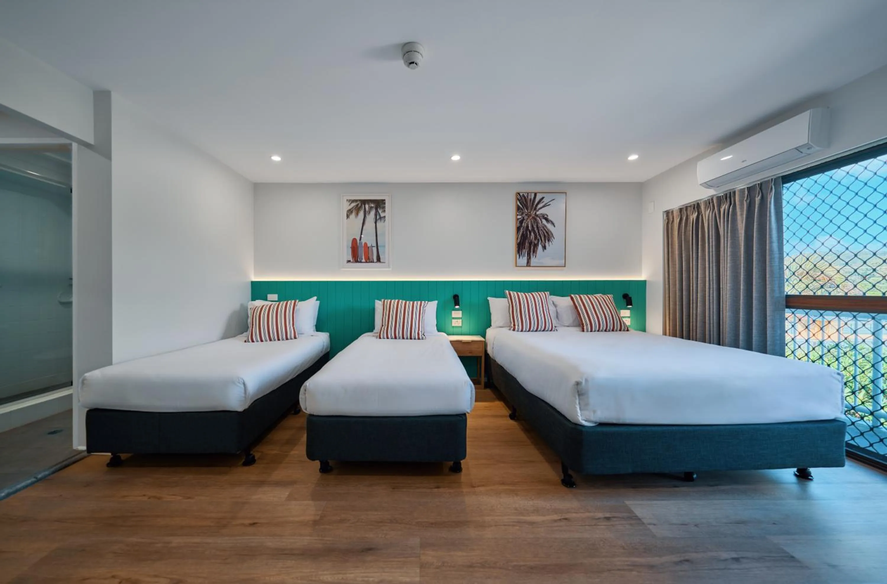 Photo of the whole room, Bed in Red Star Palm Beach