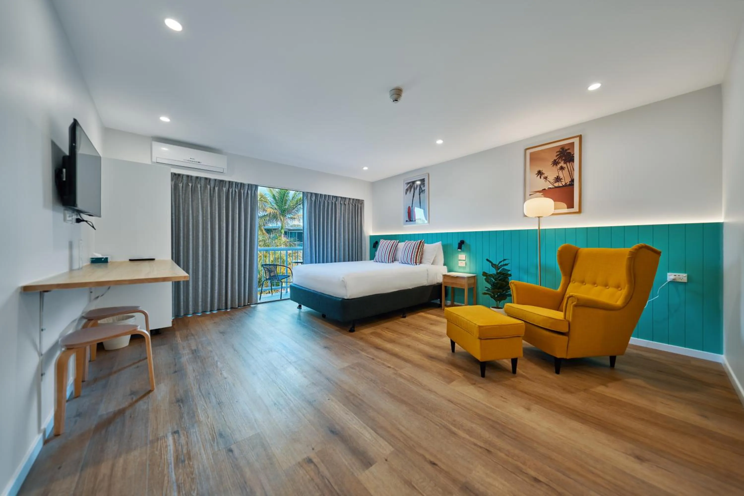 Bed in Red Star Palm Beach