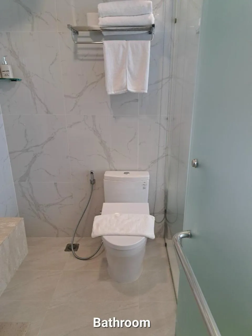 Toilet in Ruby Hotel