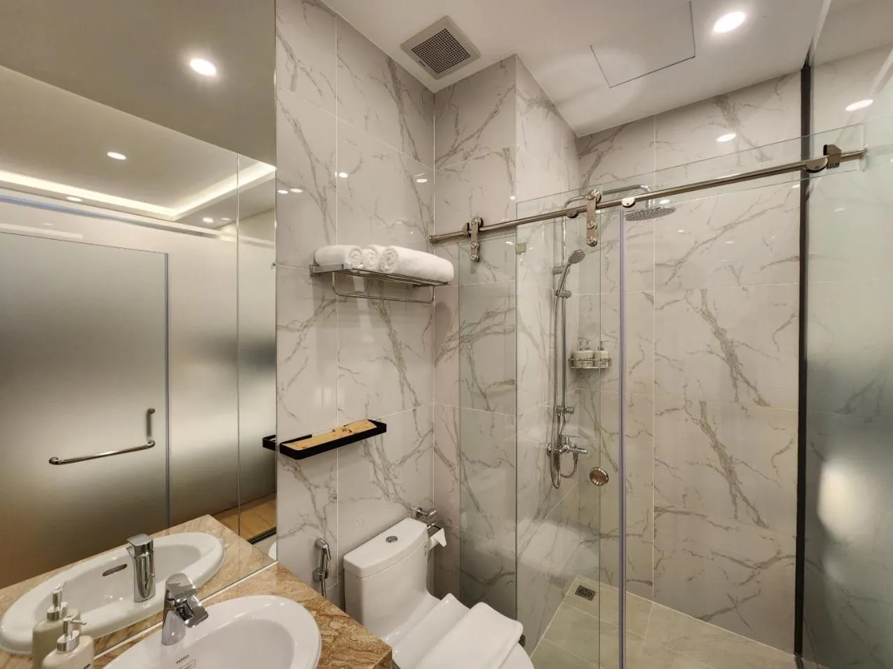 Shower in Ruby Hotel