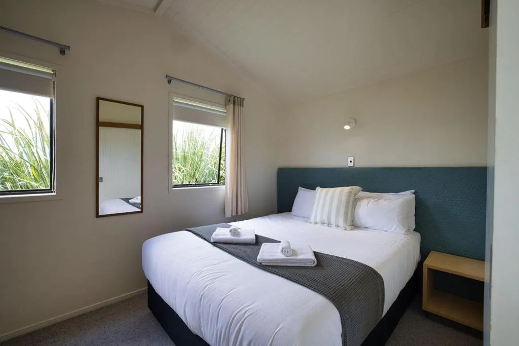 Bedroom, Bed in Tasman Holiday Parks - Papamoa Beach