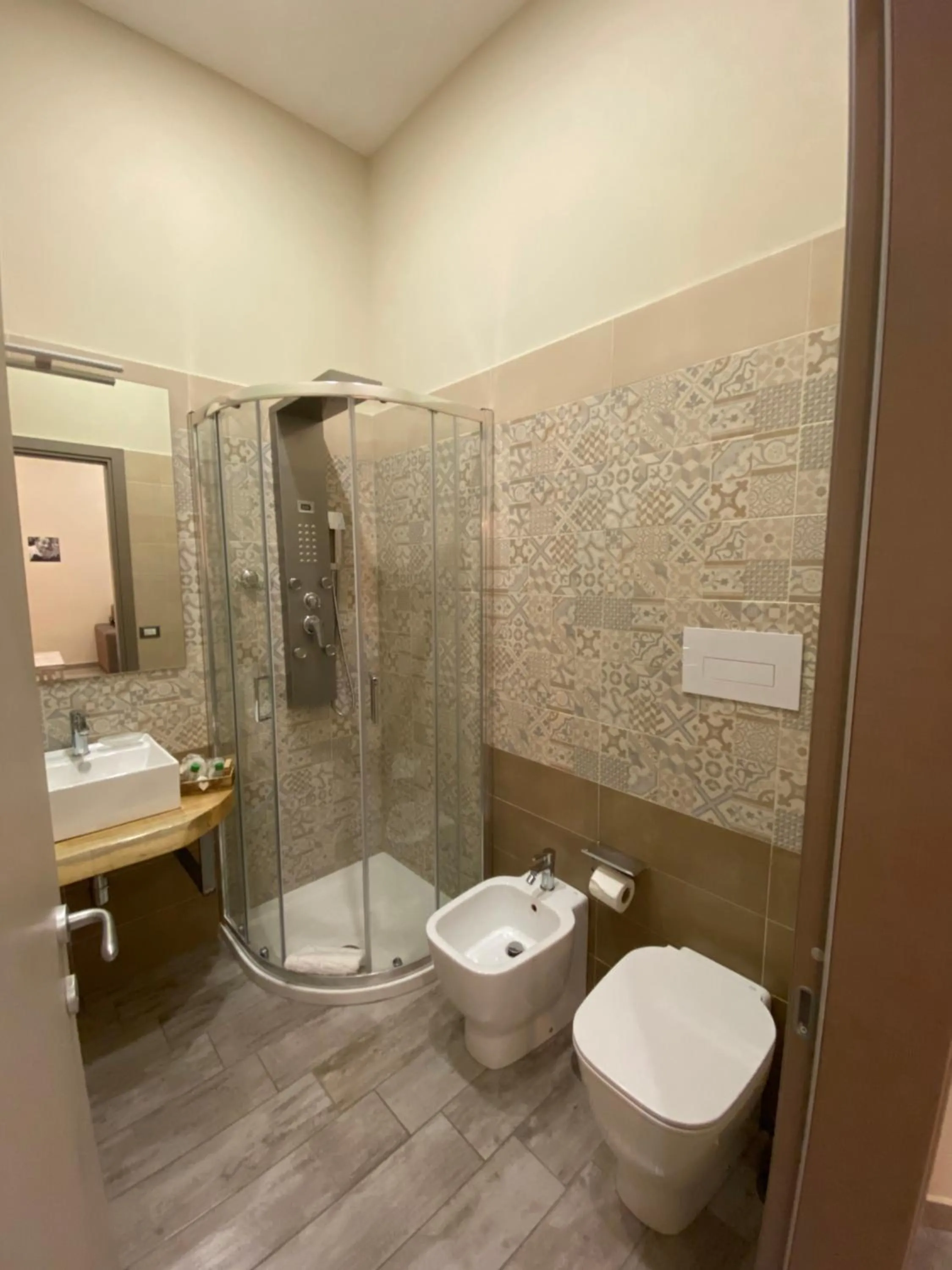 Shower in Artisti Bed&Dreams