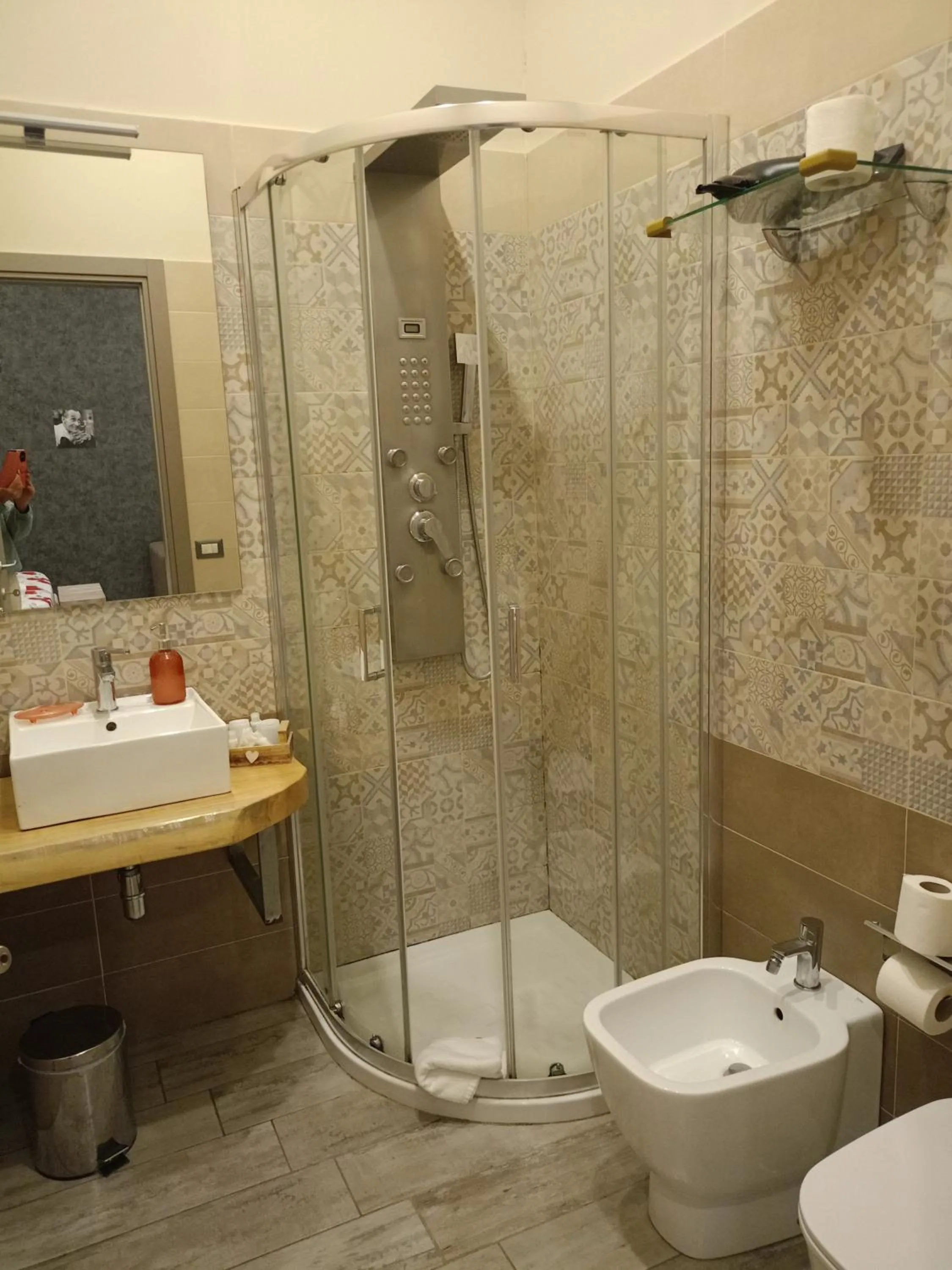 Shower in Artisti Bed&Dreams