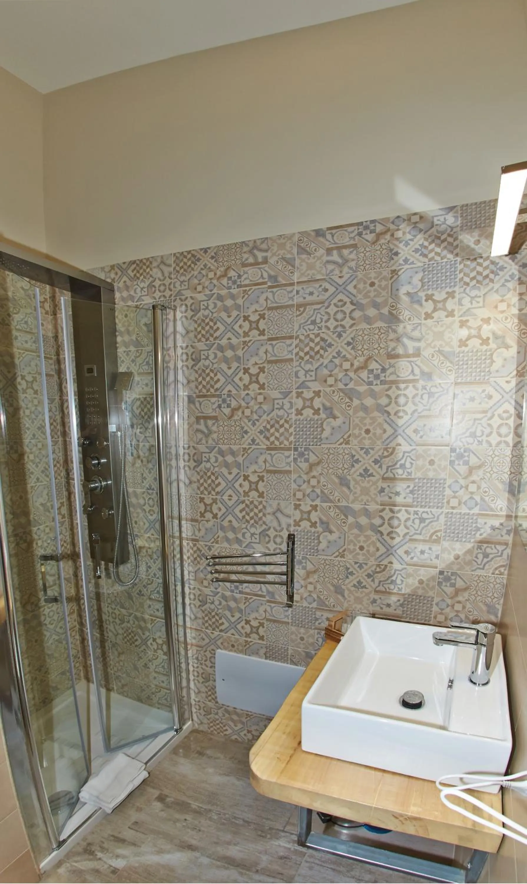 Shower in Artisti Bed&Dreams