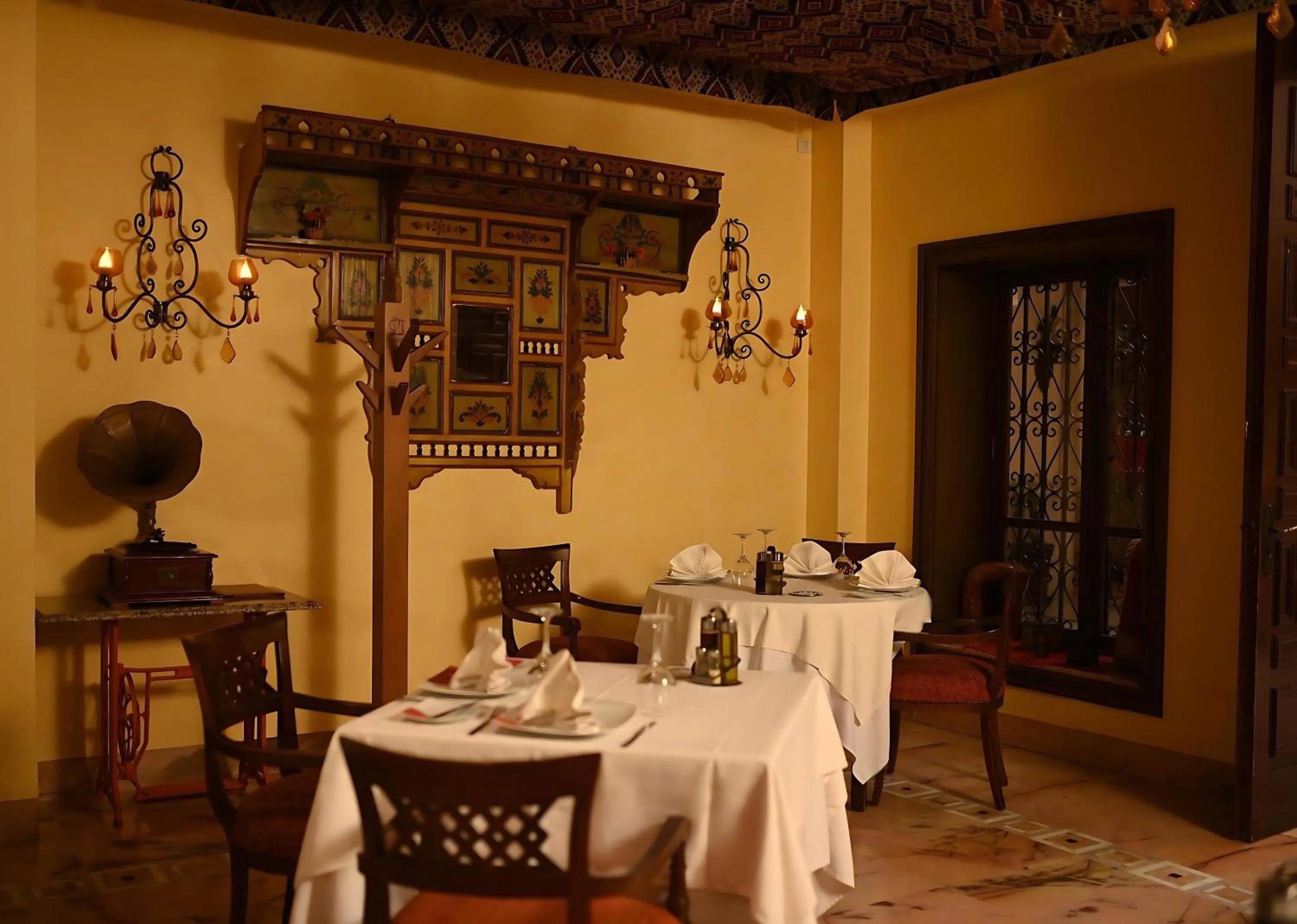 Restaurant/places to eat in Borj Dhiafa