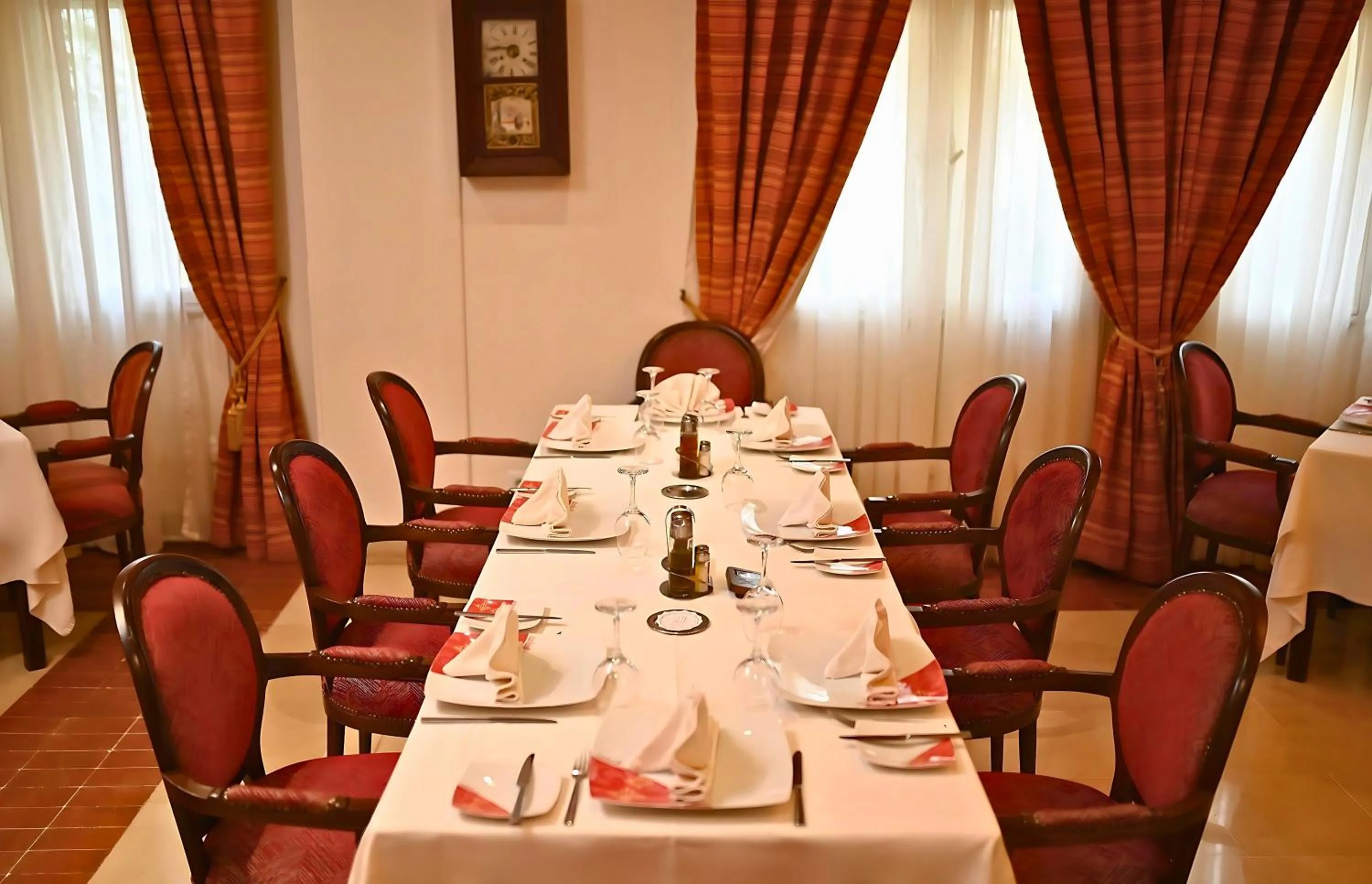 Restaurant/places to eat in Borj Dhiafa