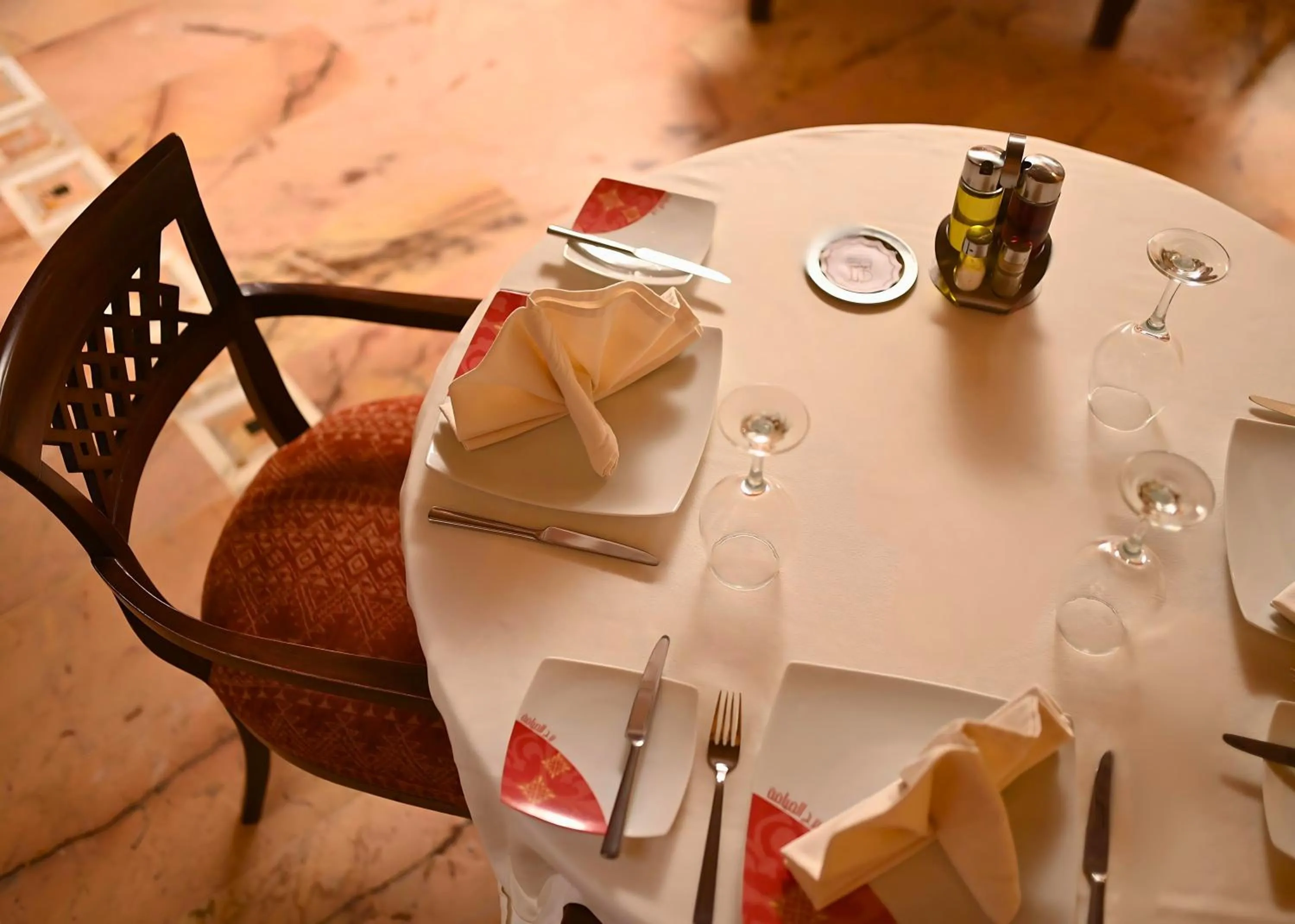 Restaurant/places to eat in Borj Dhiafa