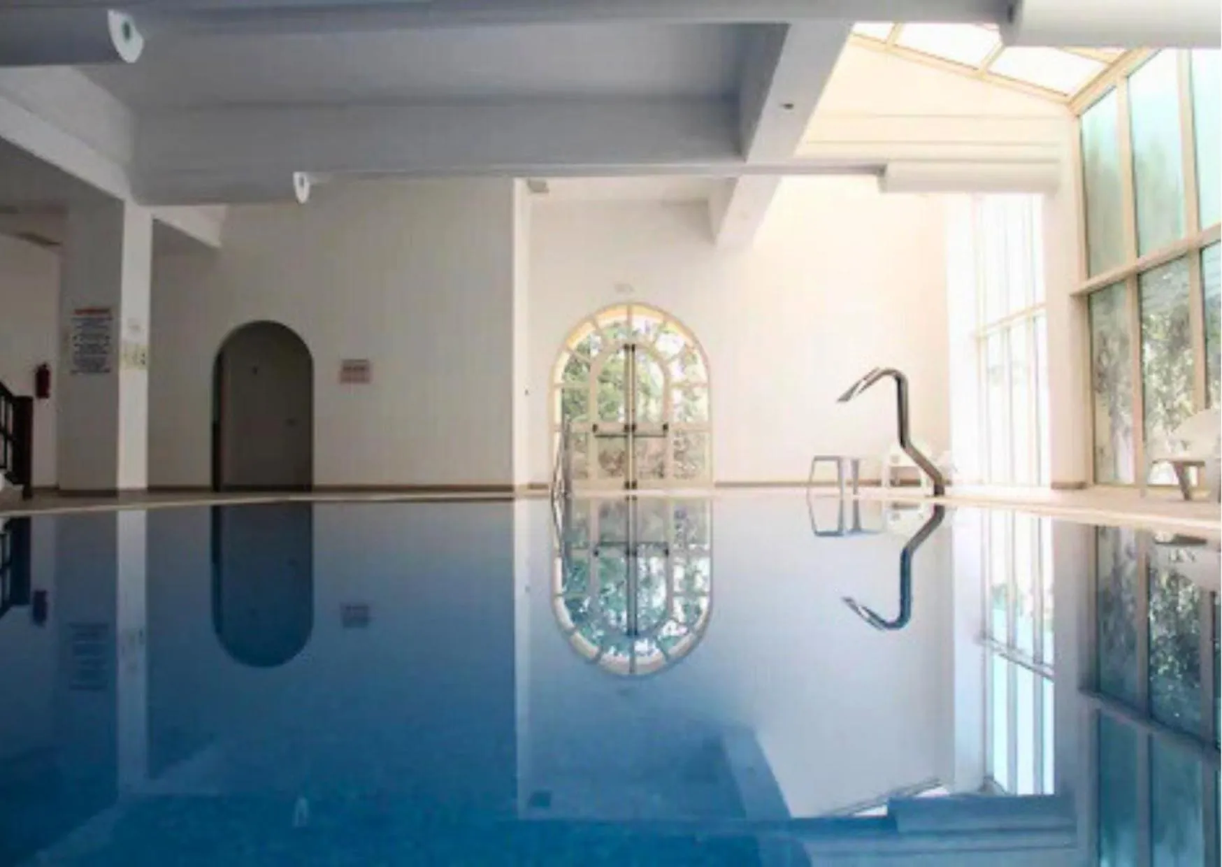 Swimming pool in Borj Dhiafa