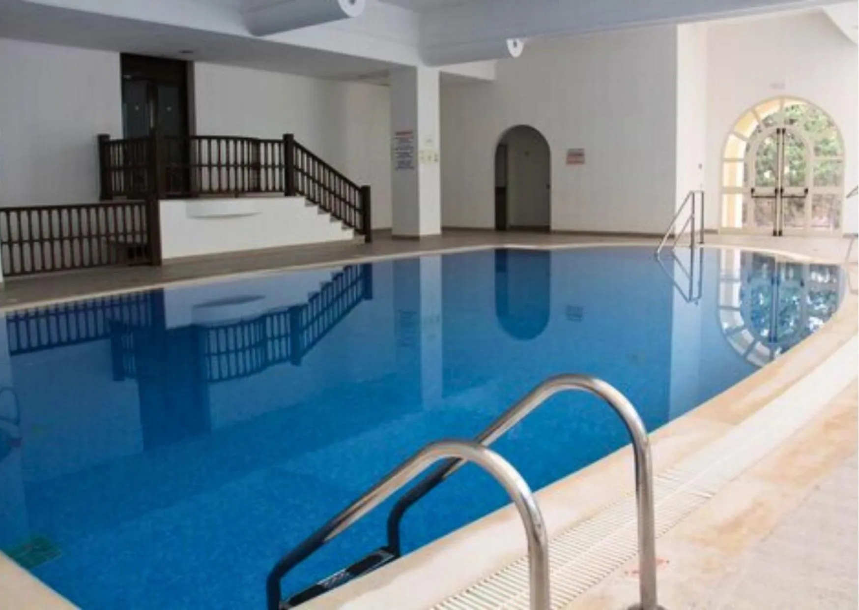 Swimming pool in Borj Dhiafa