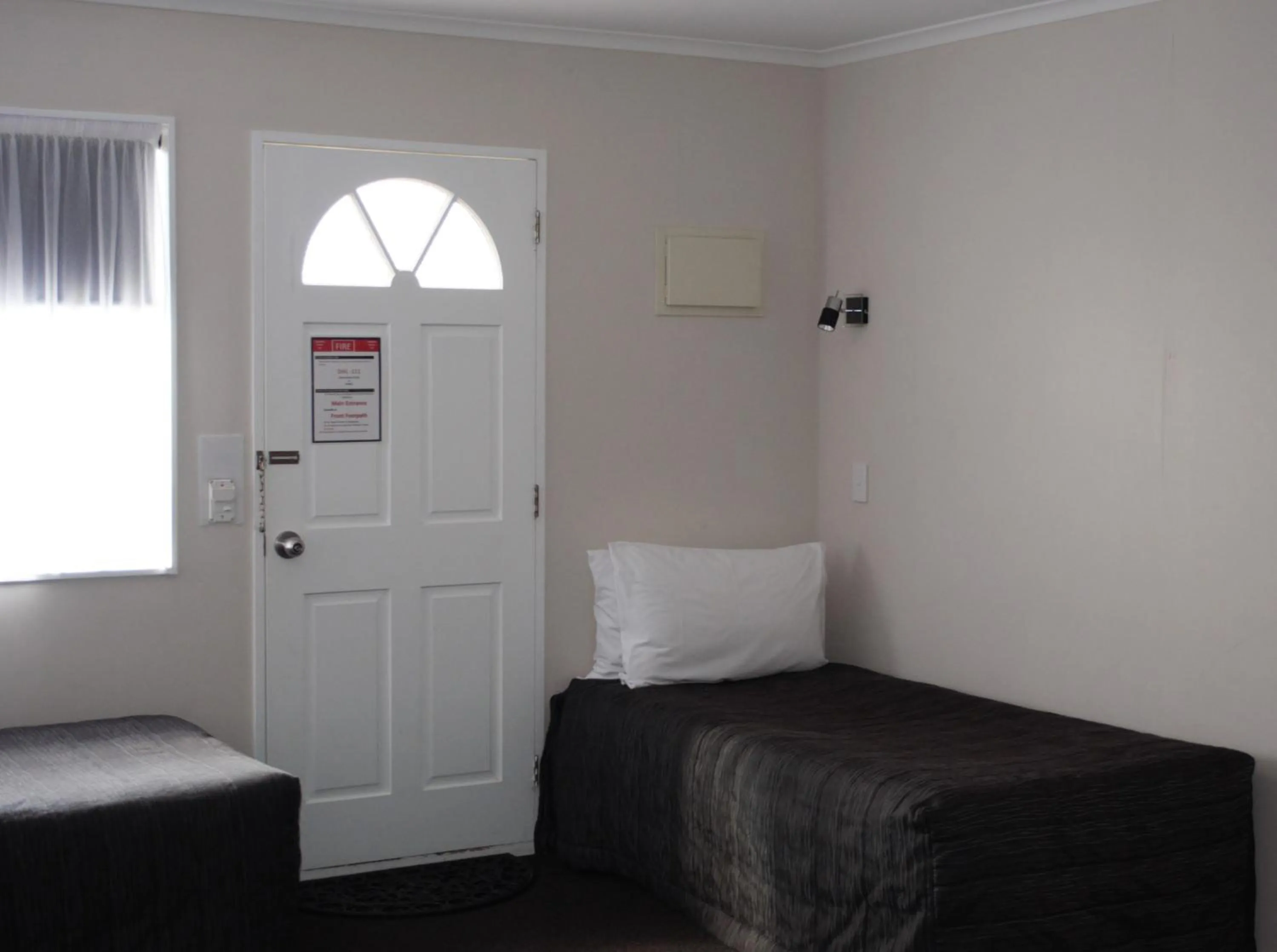 Bed in Carramar Motor Inn