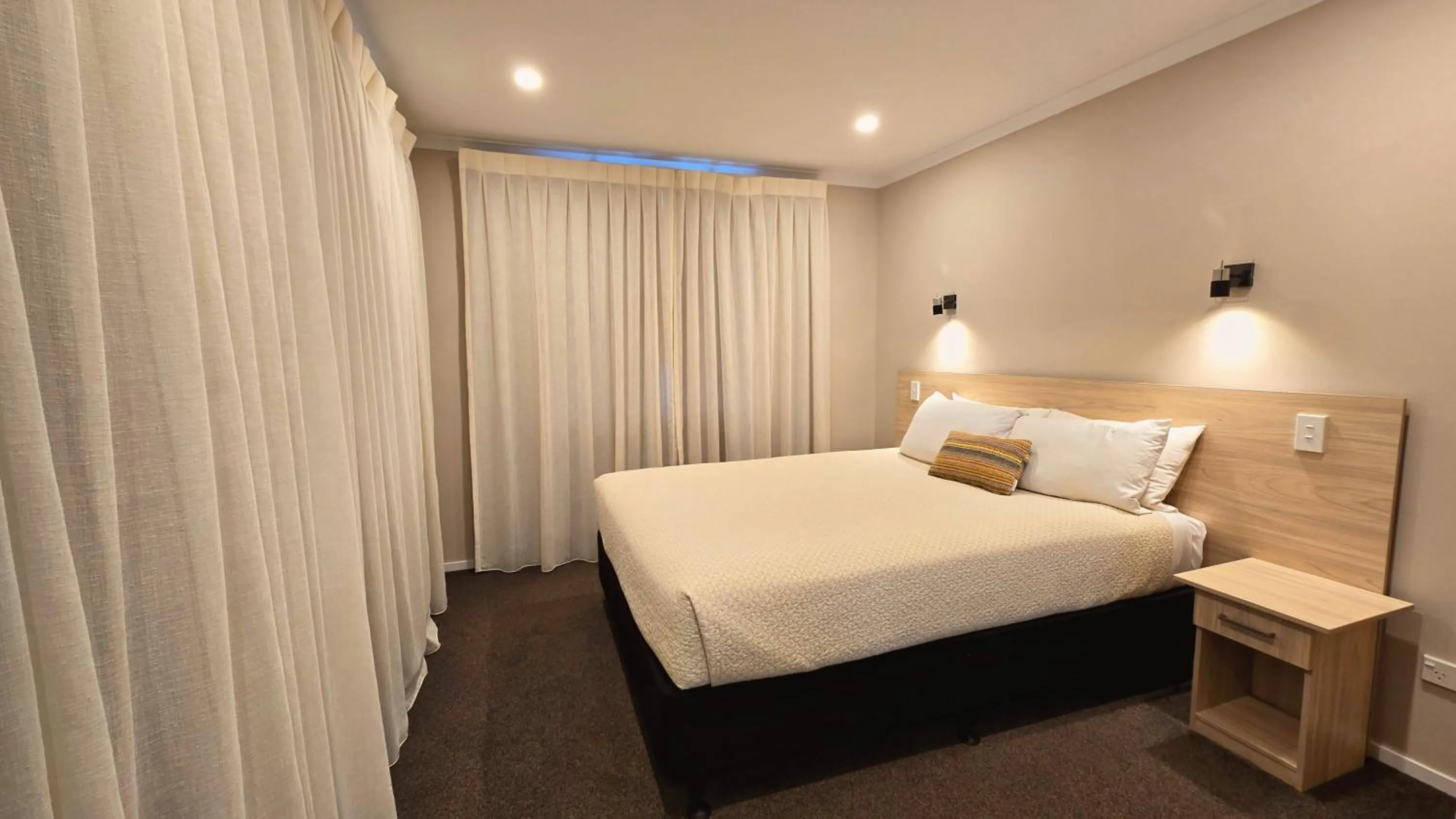 Photo of the whole room, Bed in Carramar Motor Inn