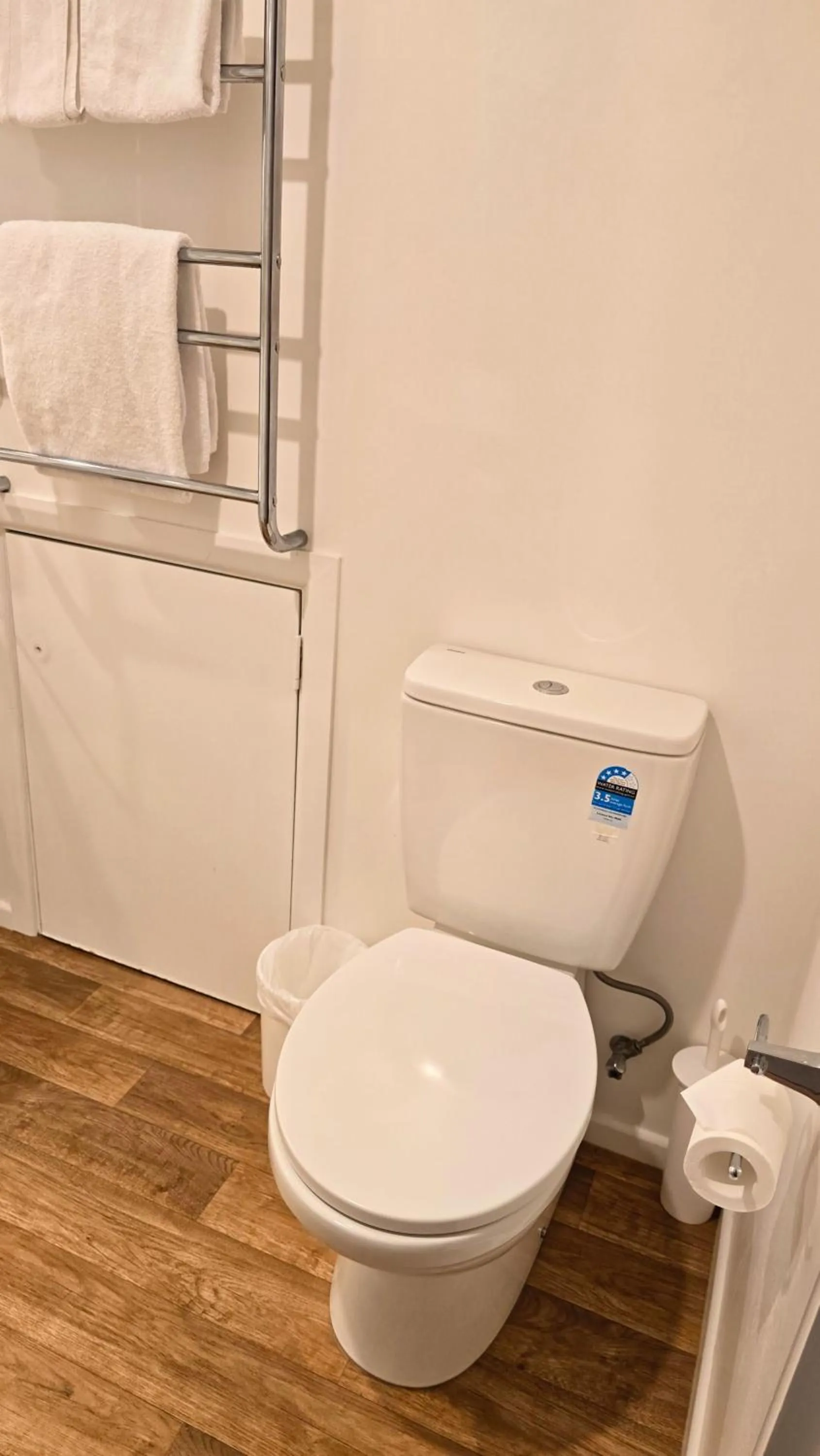 Toilet in Carramar Motor Inn