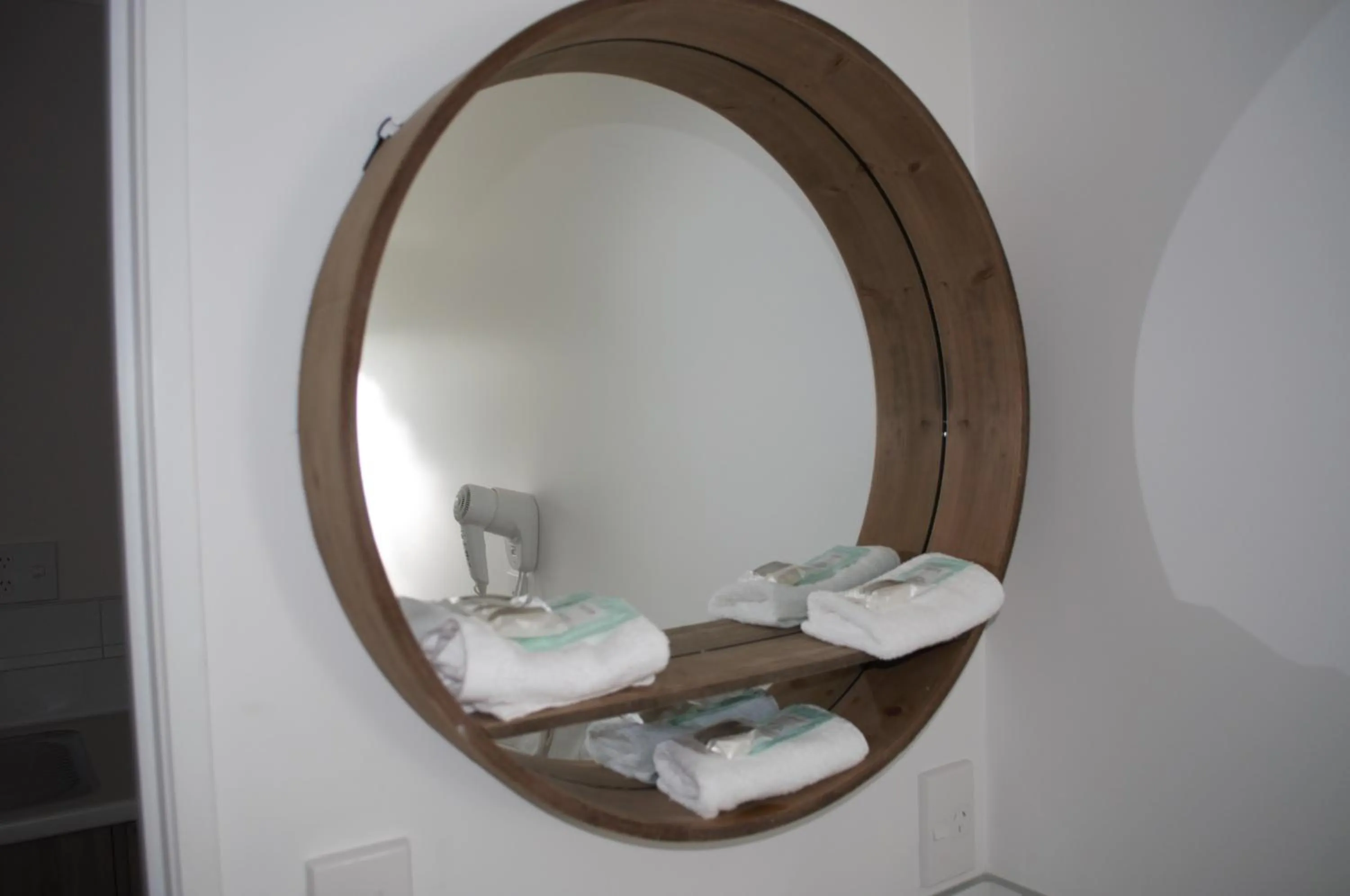 Bathroom in Carramar Motor Inn