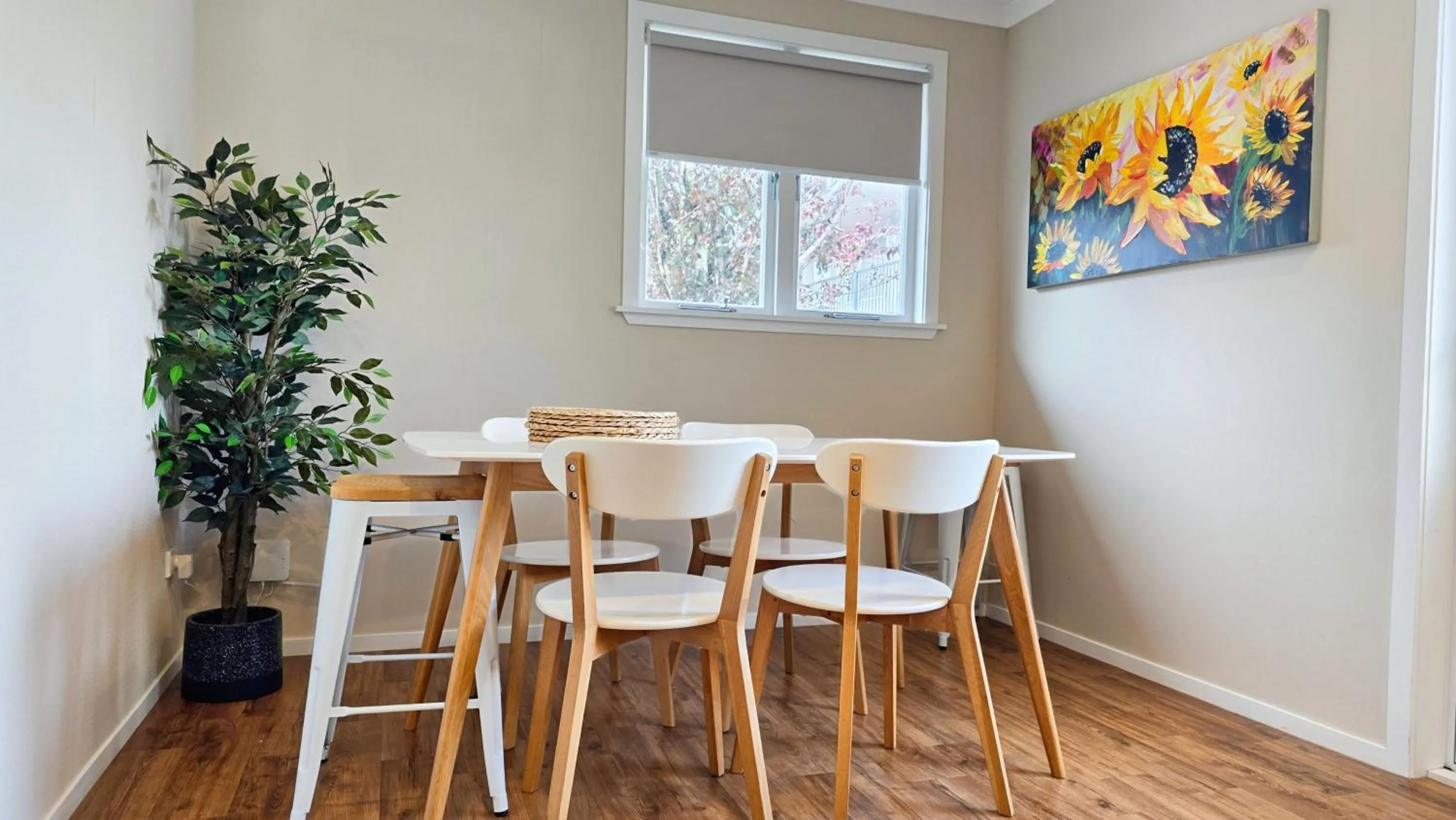 Seating area in Carramar Motor Inn