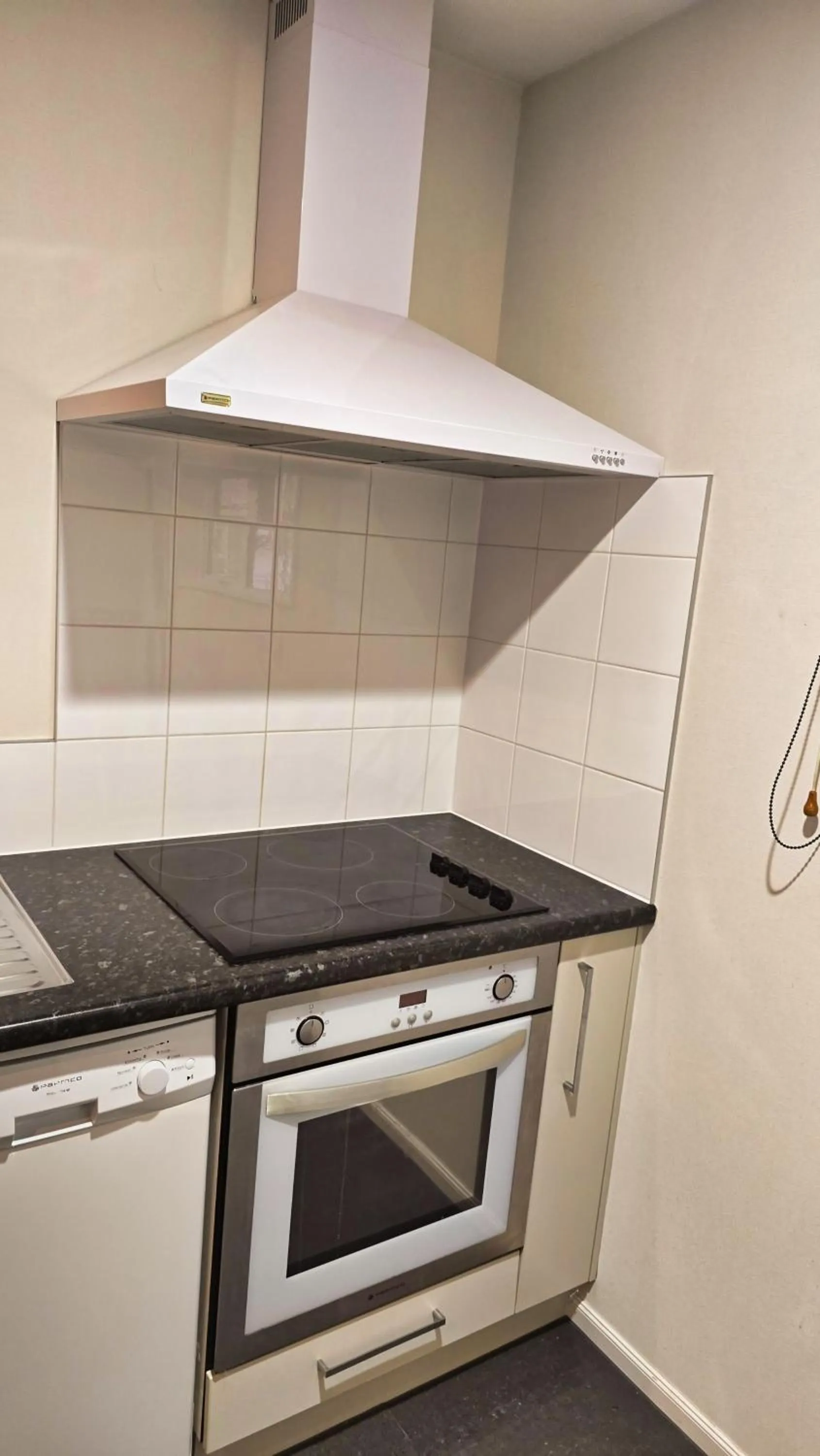 Kitchen or kitchenette in Carramar Motor Inn