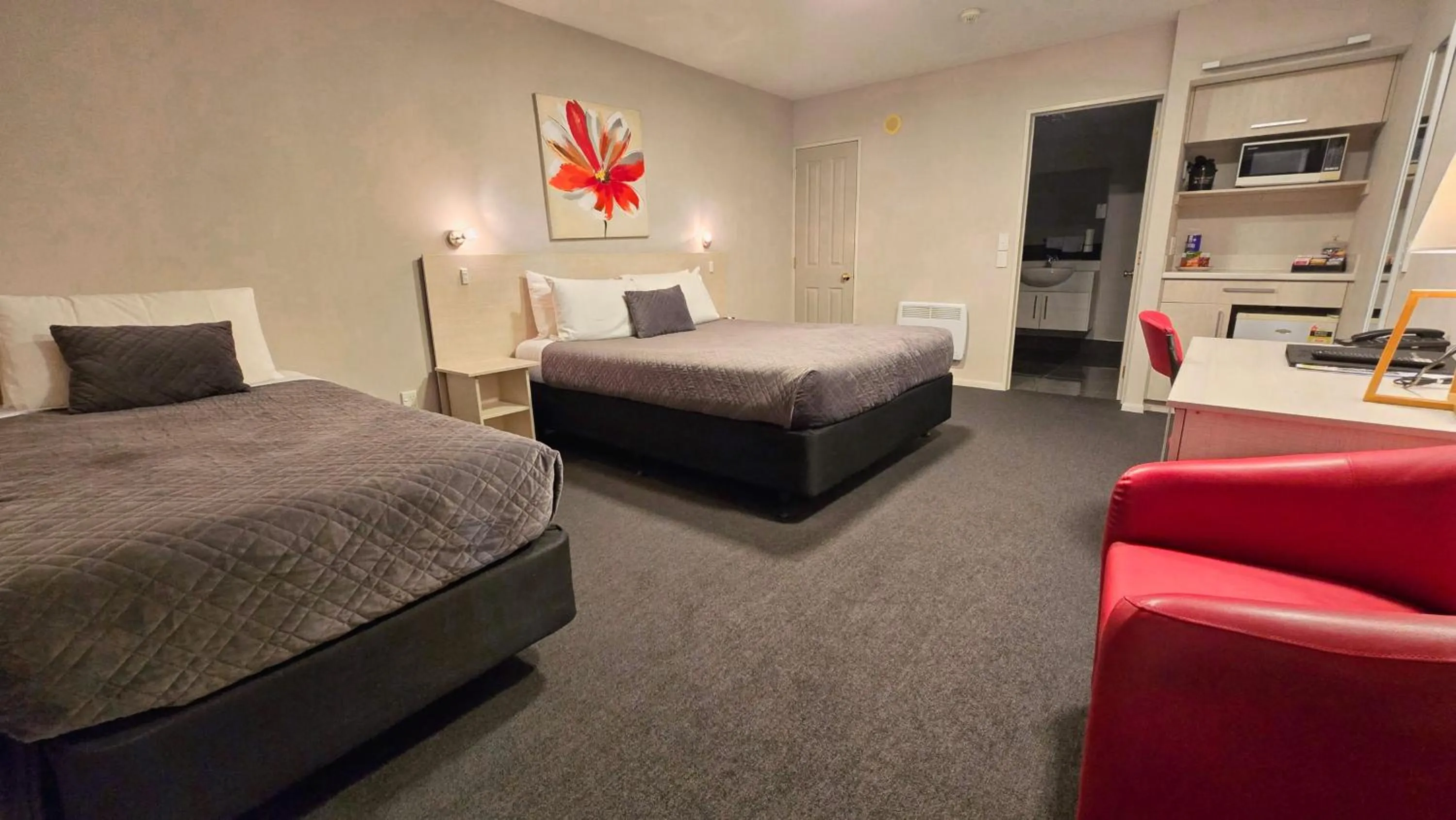 Bed in Carramar Motor Inn