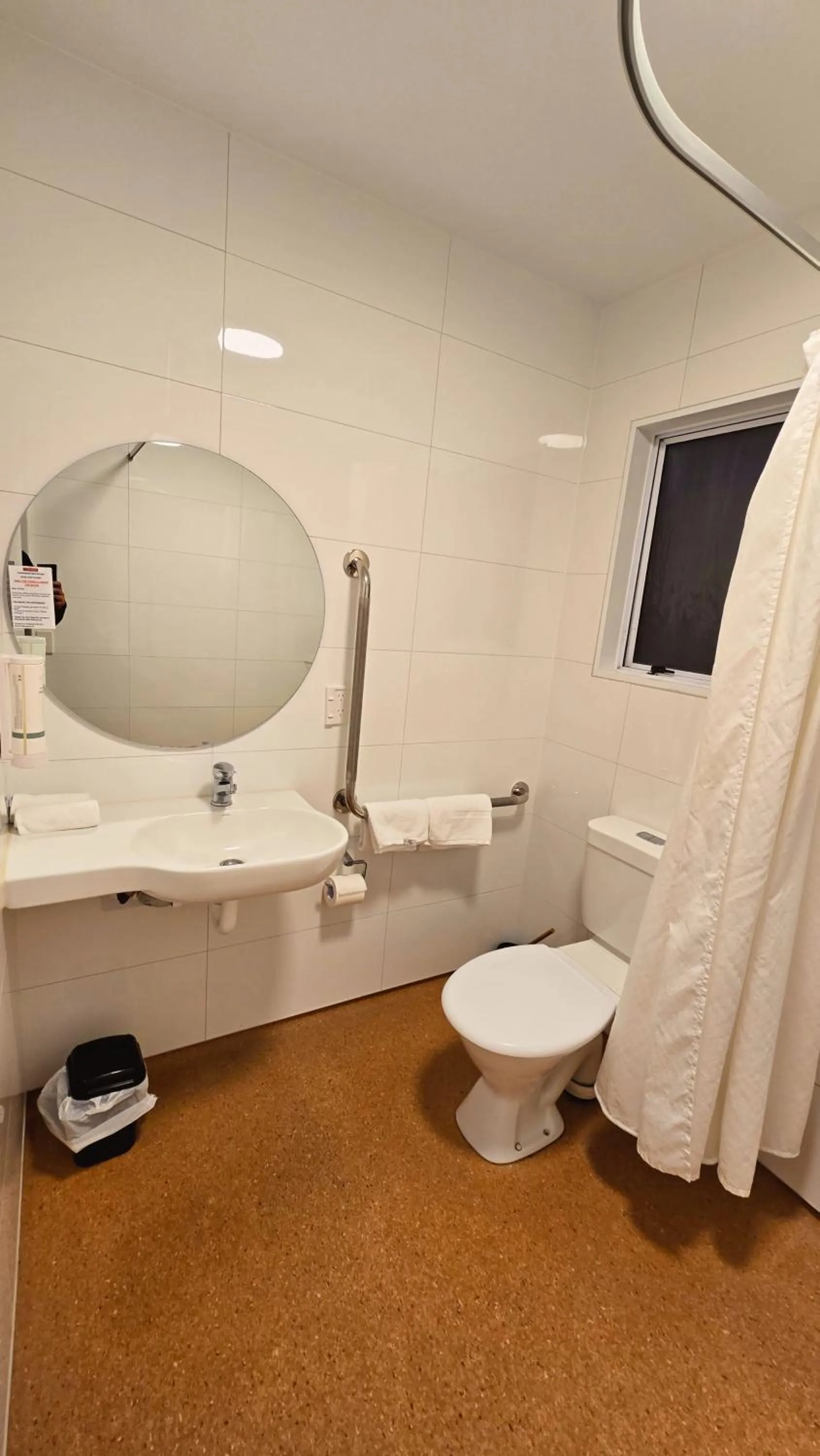 Shower in Carramar Motor Inn