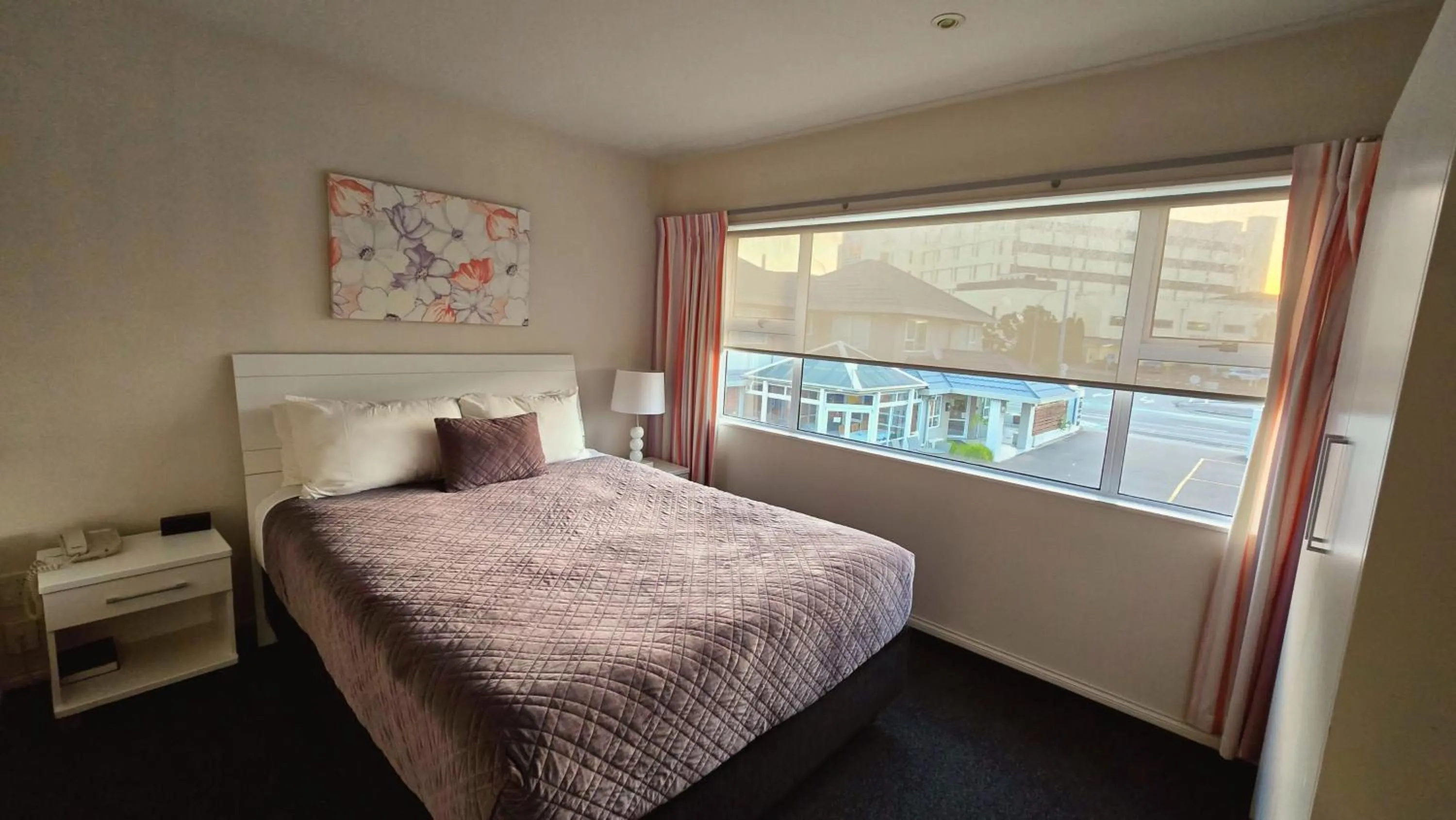 Bed in Carramar Motor Inn