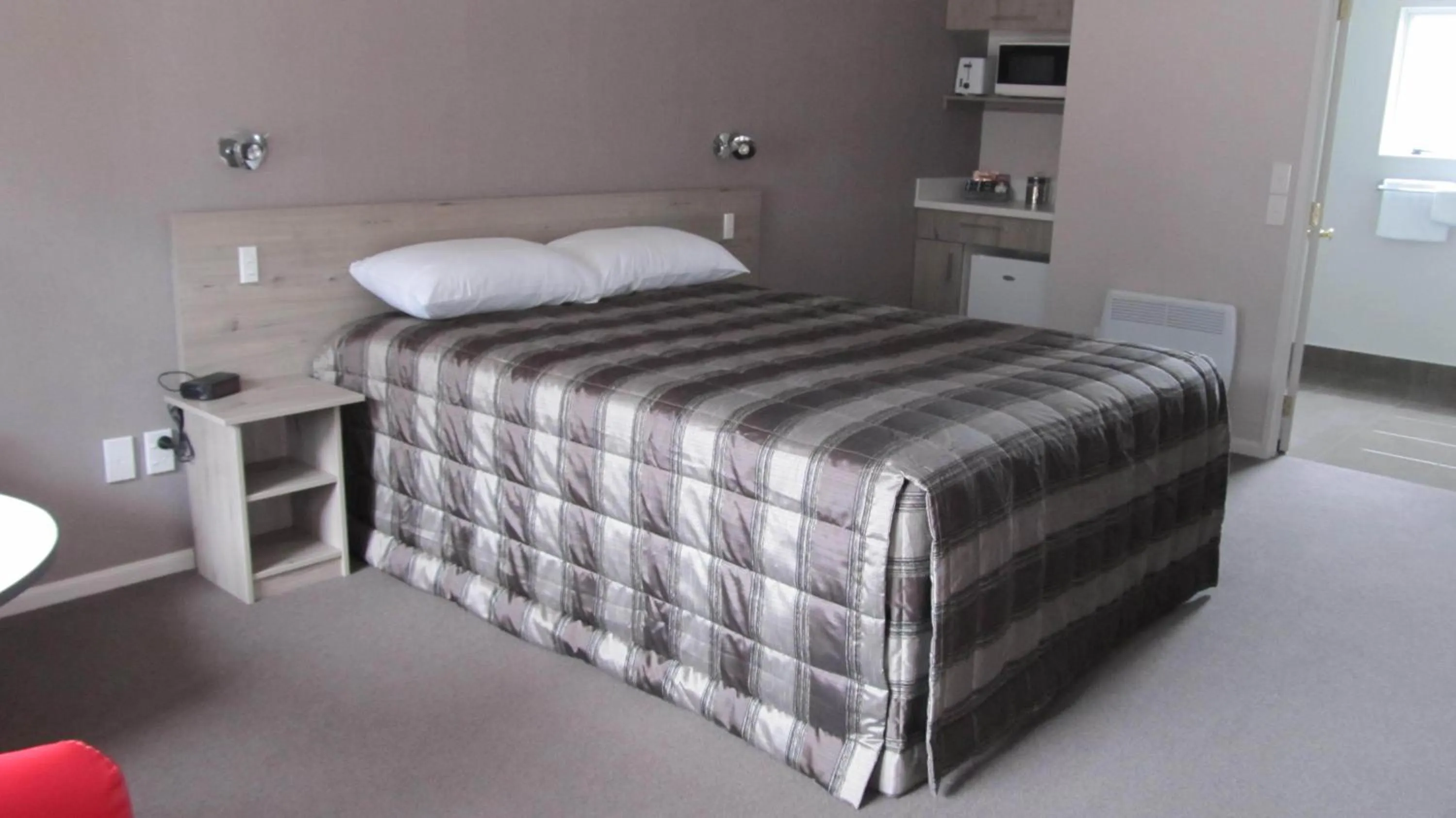 Bed in Carramar Motor Inn