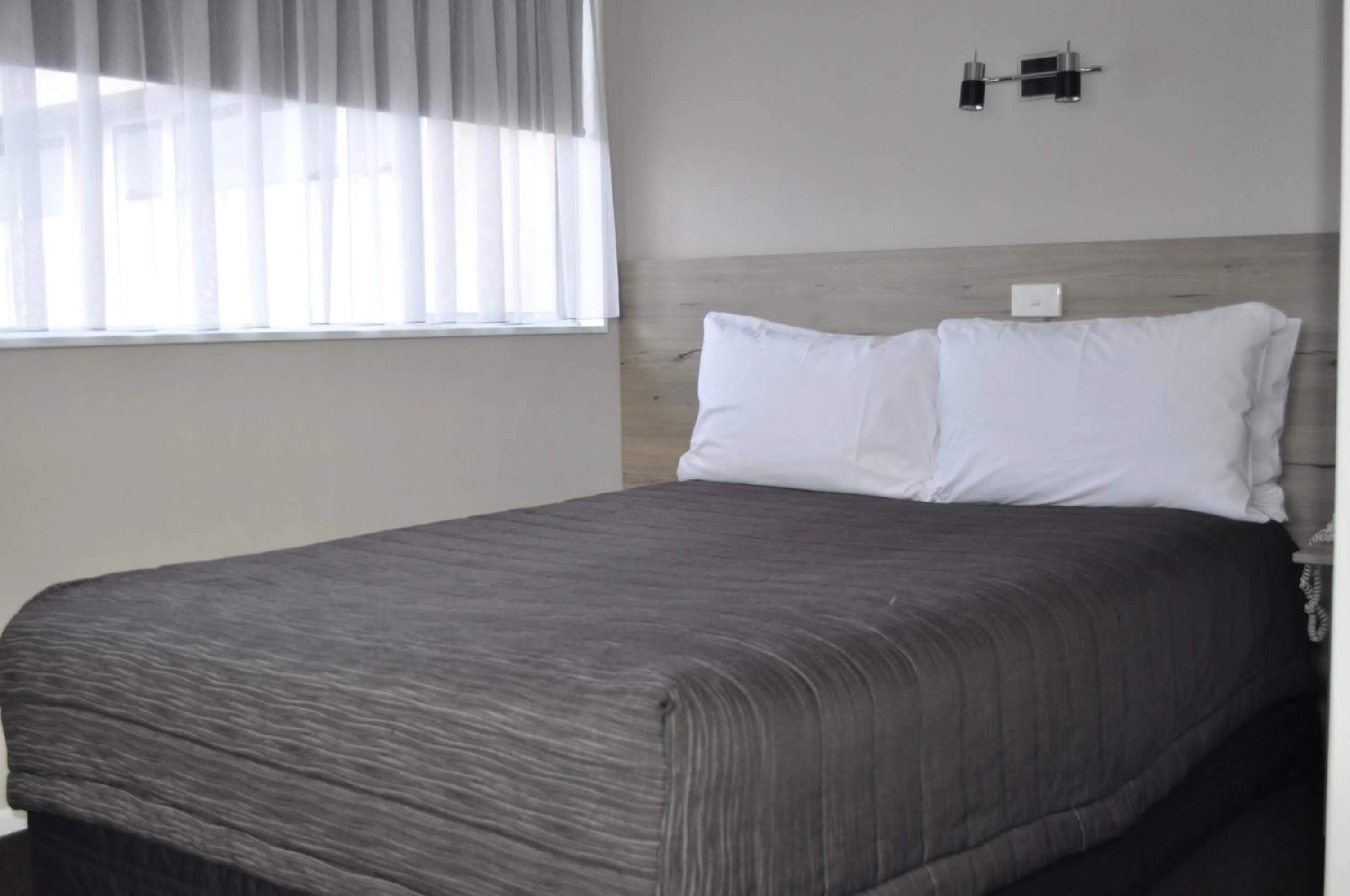 Bed in Carramar Motor Inn