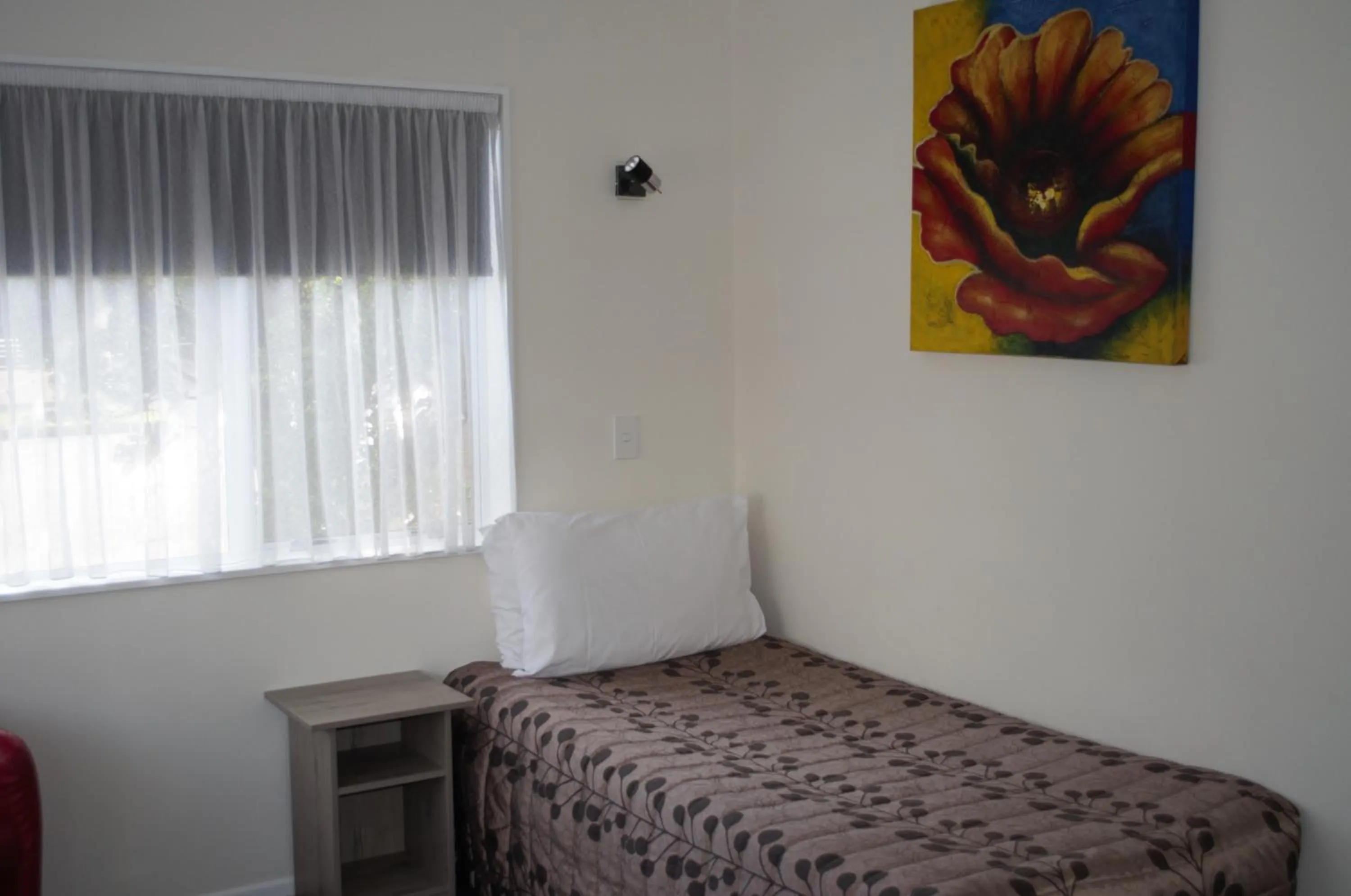 Bed in Carramar Motor Inn