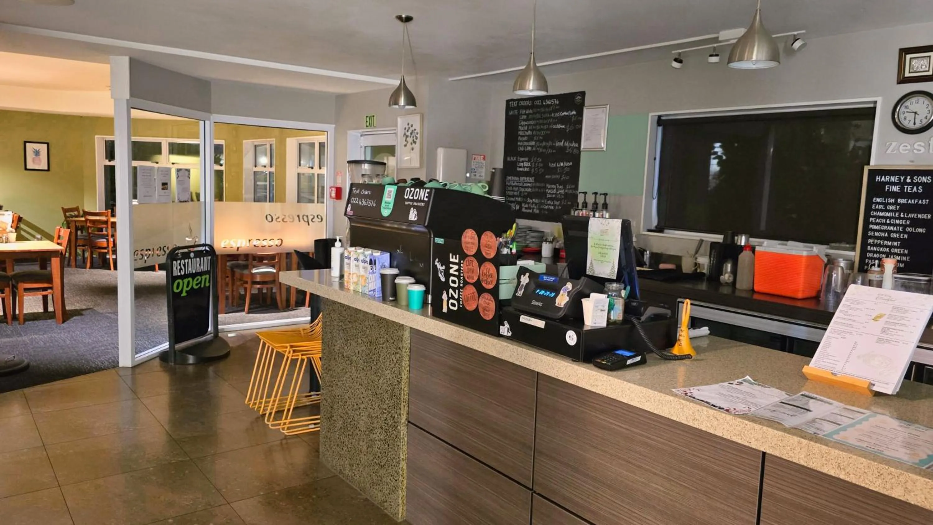 Restaurant/places to eat in Carramar Motor Inn