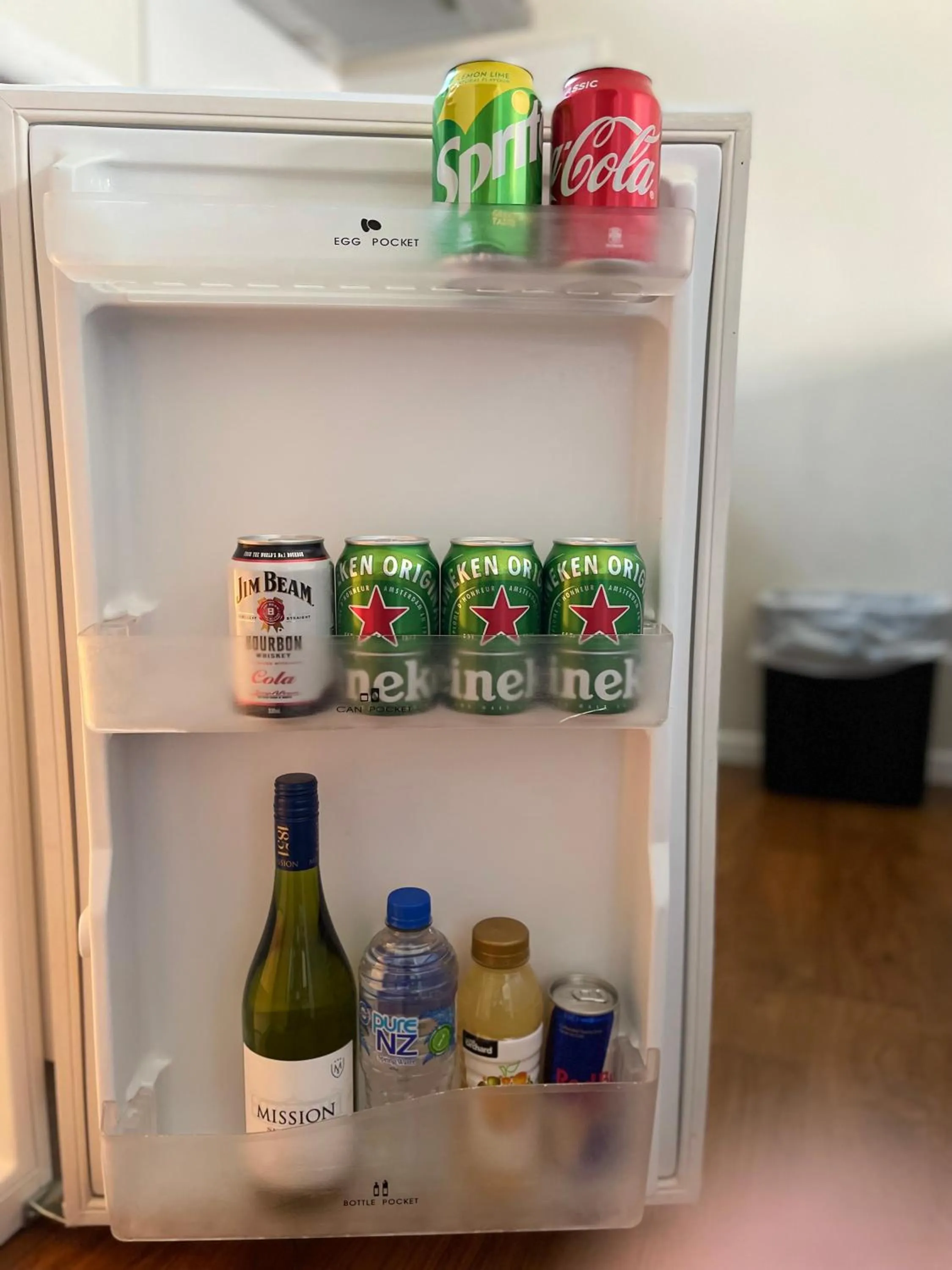 oven in Carramar Motor Inn