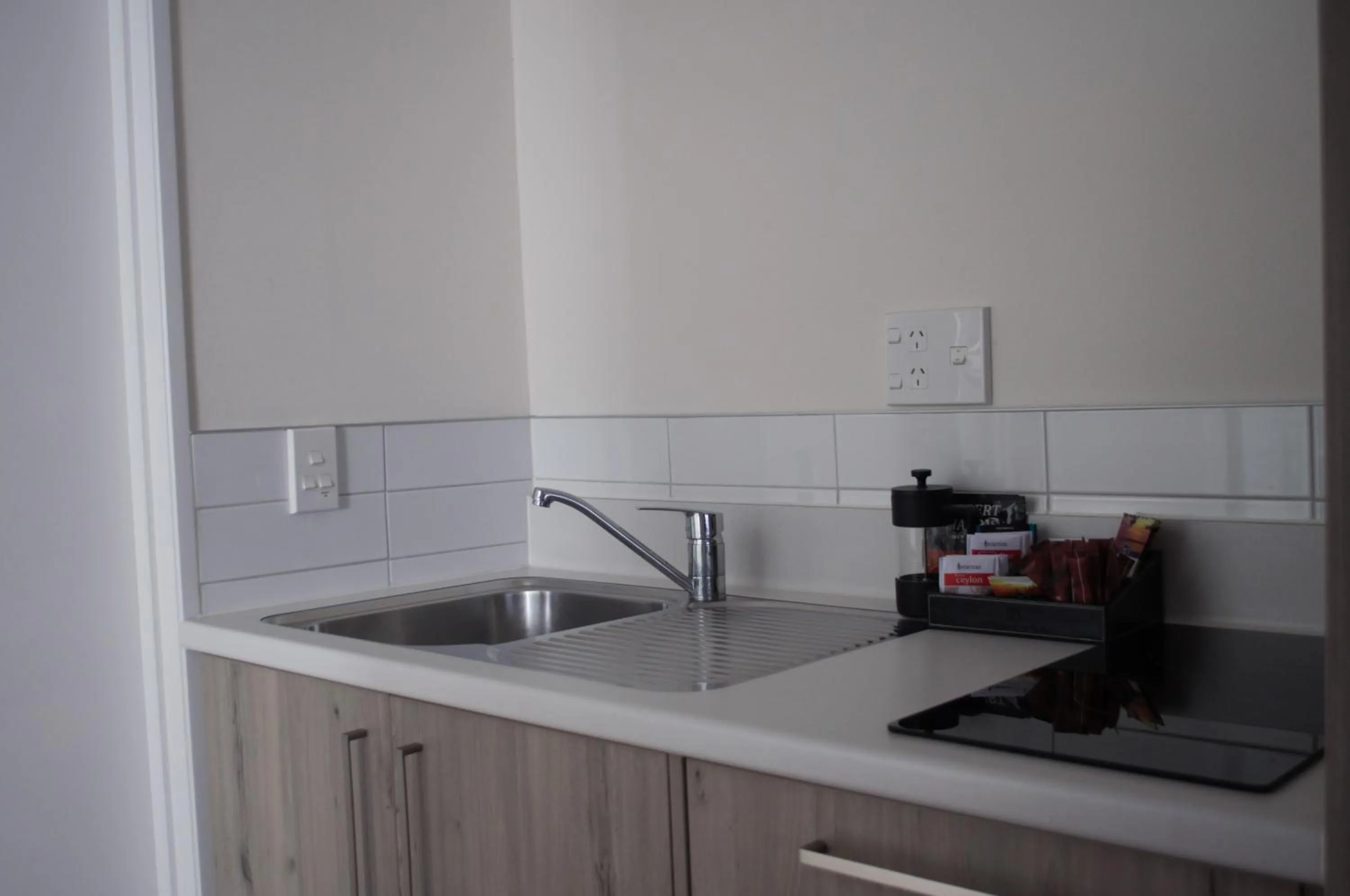 Kitchen or kitchenette in Carramar Motor Inn