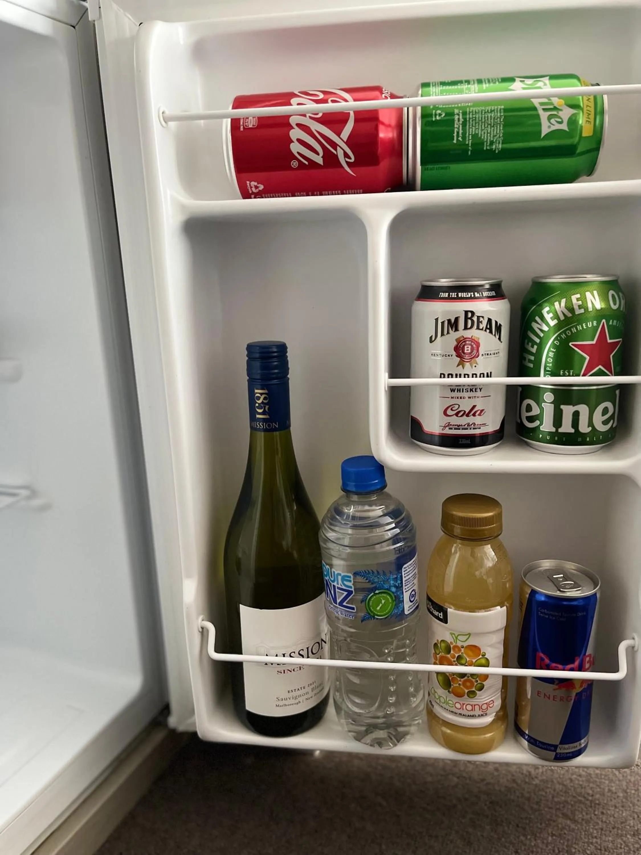 oven in Carramar Motor Inn